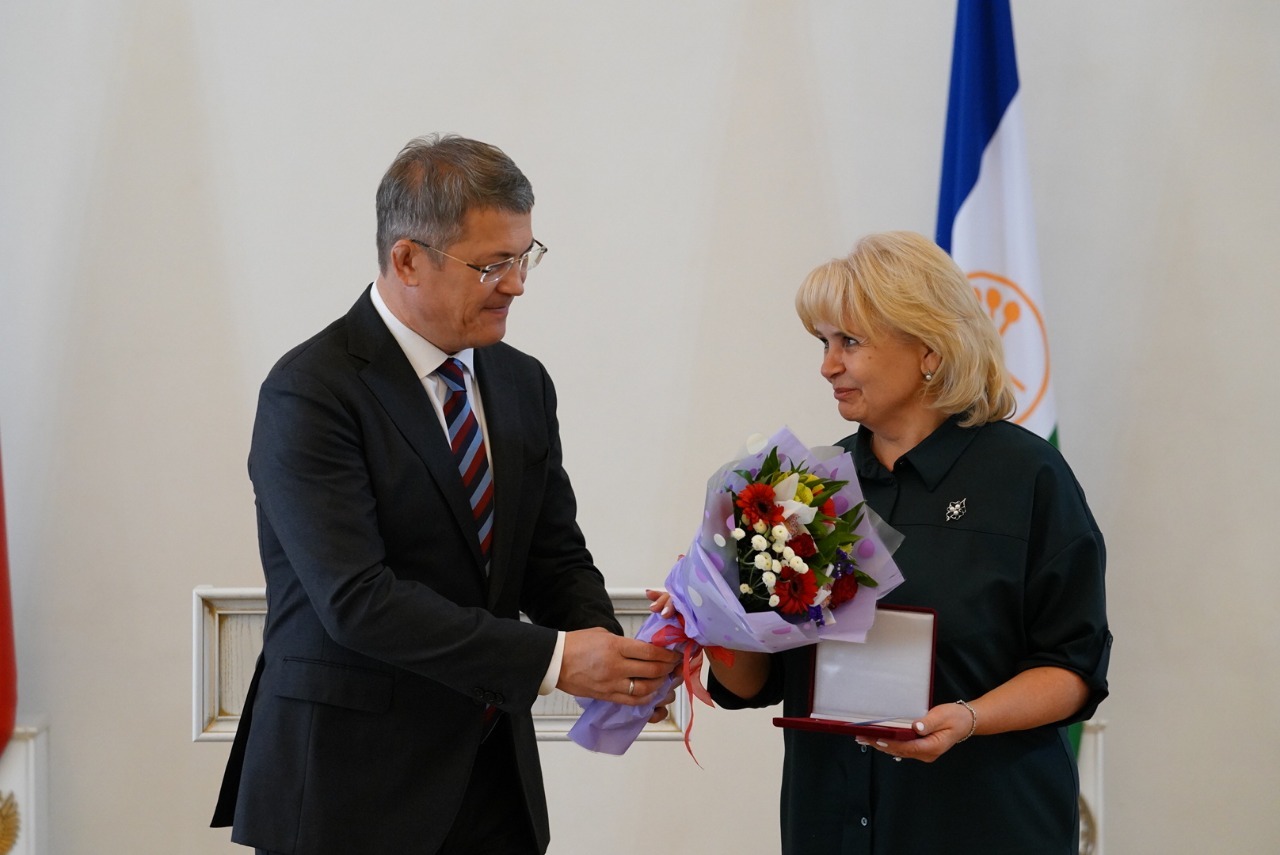 гранты молодым сельским учителям в башкортостане. молодые деревенские учителя башкортостан. вести алтай награждение учителей. "грант" учитель года. гл редактор учителя башкортостана.