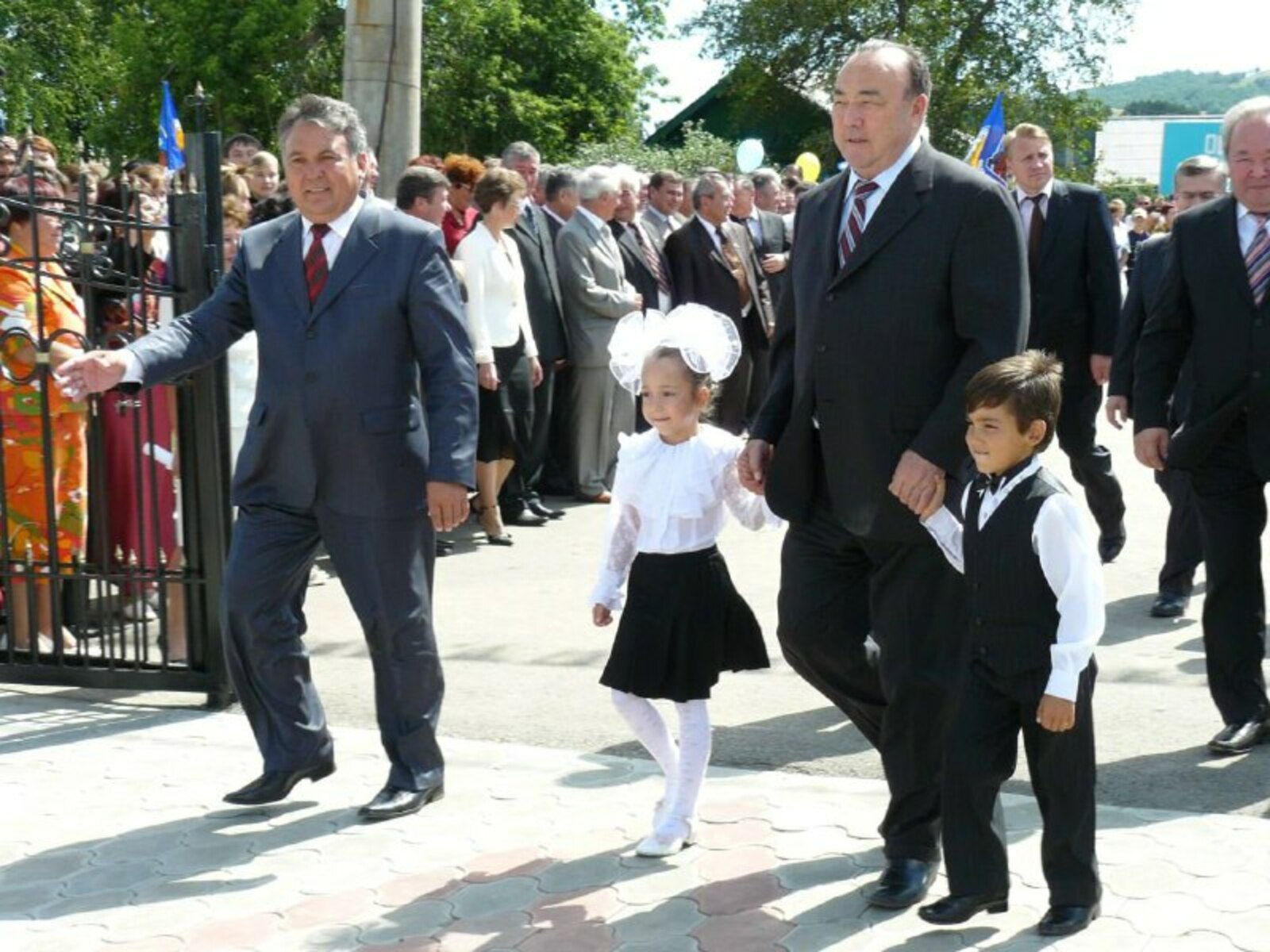 Такая масштабная связь поколений в одном человеке!