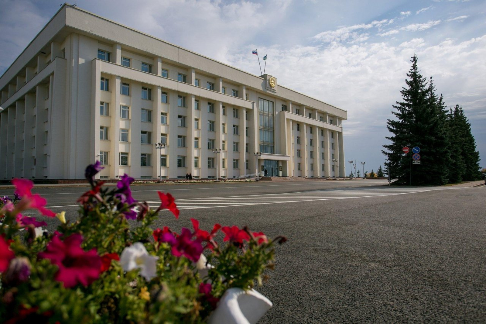Здание белый дом республики башкортостан. Здание курултая в уфе. Башкортостан официальная информация. Здание правительства республики башкортостан. Башкортостан официальная информация.