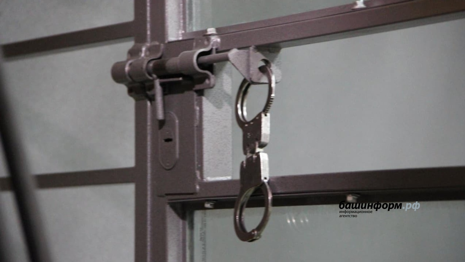 В Башкирии 31-летний зэк изнасиловал в машине 17-летнюю девушку