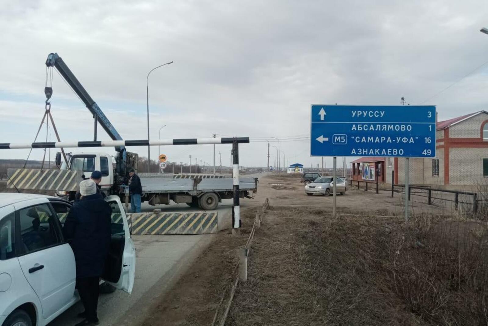 Где закрыты дороги в башкирии сегодня. Граница Татарстан и Башкортостан мост. Мост Уруссу Октябрьский. Граница Татарии и Башкирии. Граница Башкортостана и Татарстана.