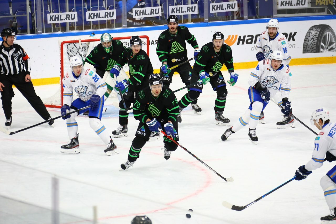 Салават юлаев трактор 2 декабря. Картаев сю. Матч уфа салават. Салават юлаев авангард буллиты. Уфа салават юлаев хоккей.