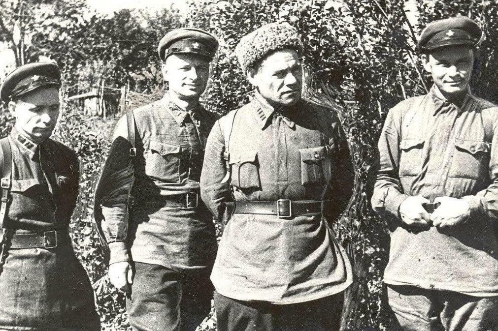 Минигали мингазович шаймуратов. Шаймуратов минигали мингазович. 112 башкирская кавалерийская дивизия шаймуратов генерал. 112 кавалерийская дивизия генерала шаймуратова генерал шаймуратов. шаймуратовцы воины легендарной 112-й башкирской кавалерийской дивизии.