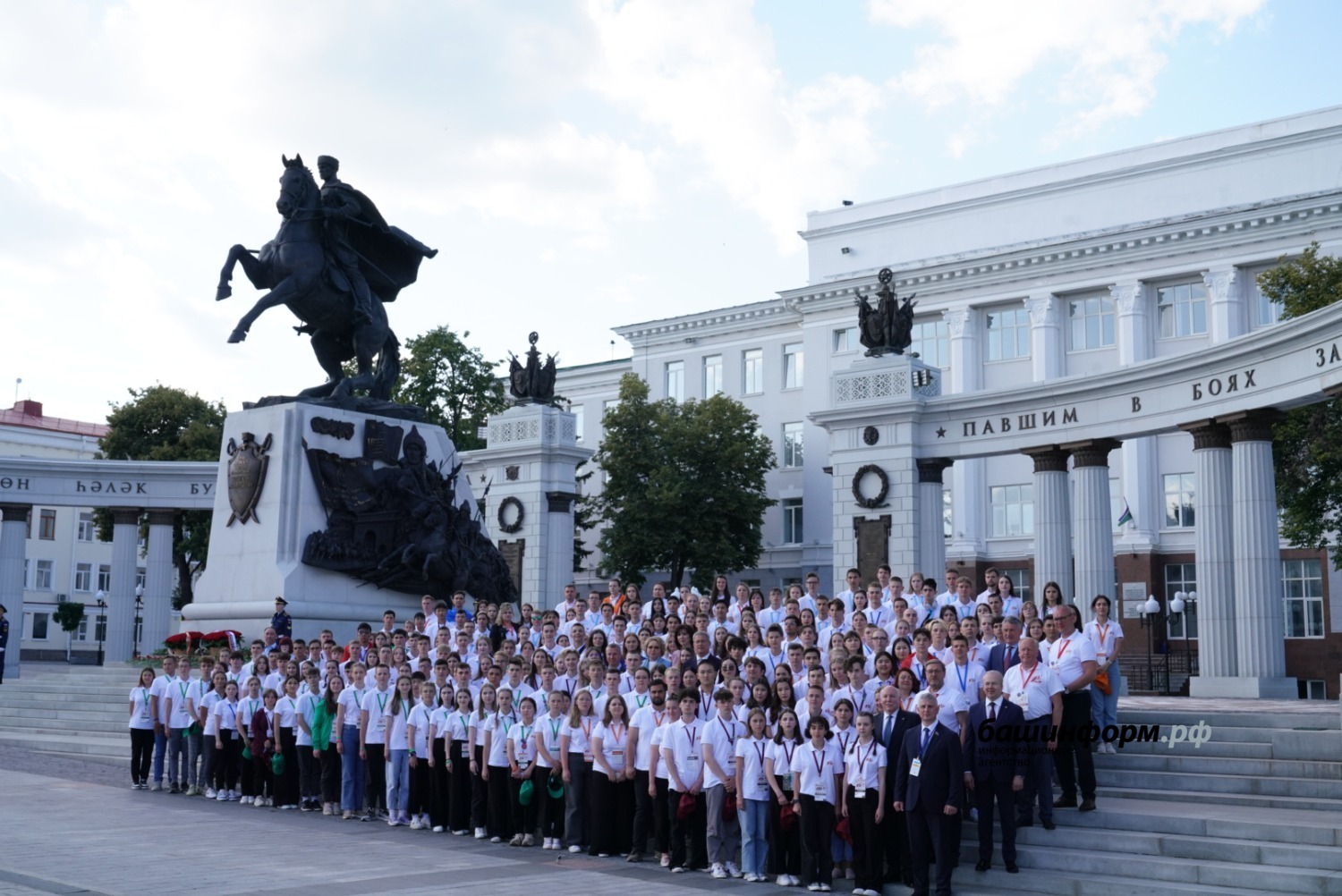 памятник шаймуратову в уфе на советской площади