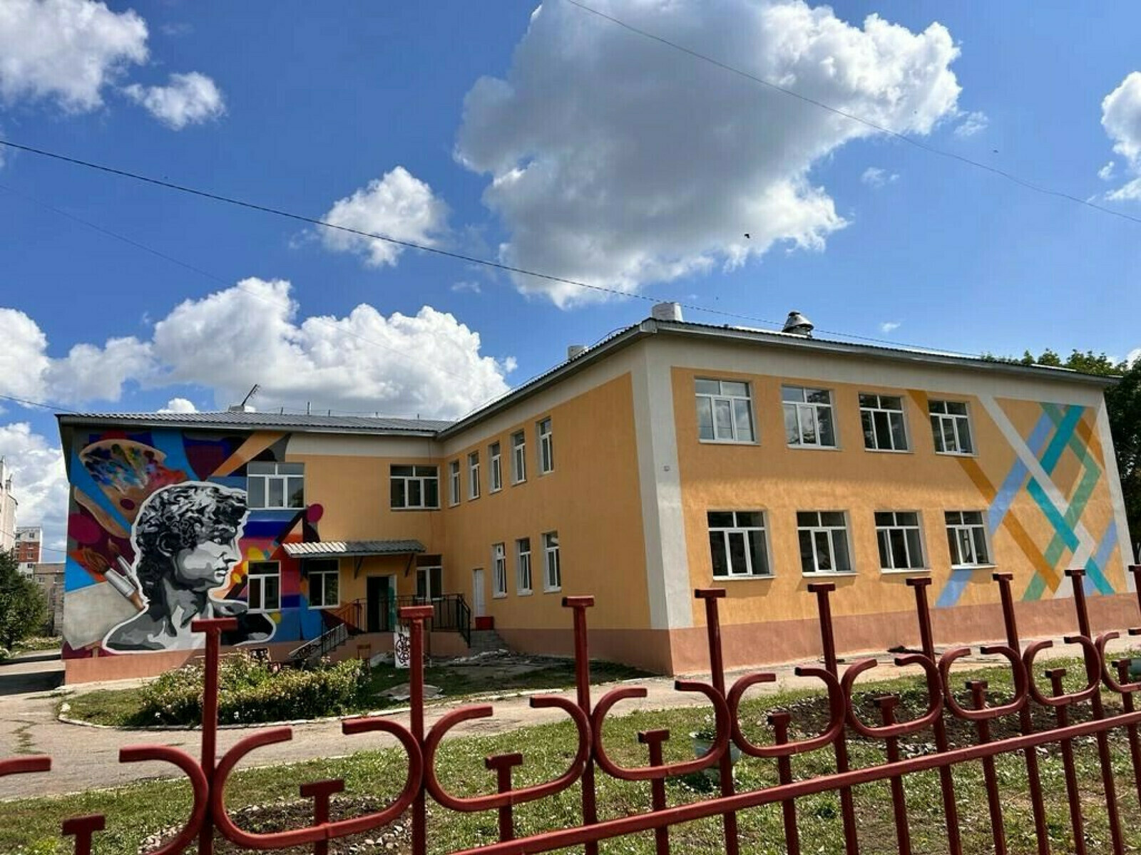 Нефтекамала сәнғәт мәктәбе төҙөкләндерелде