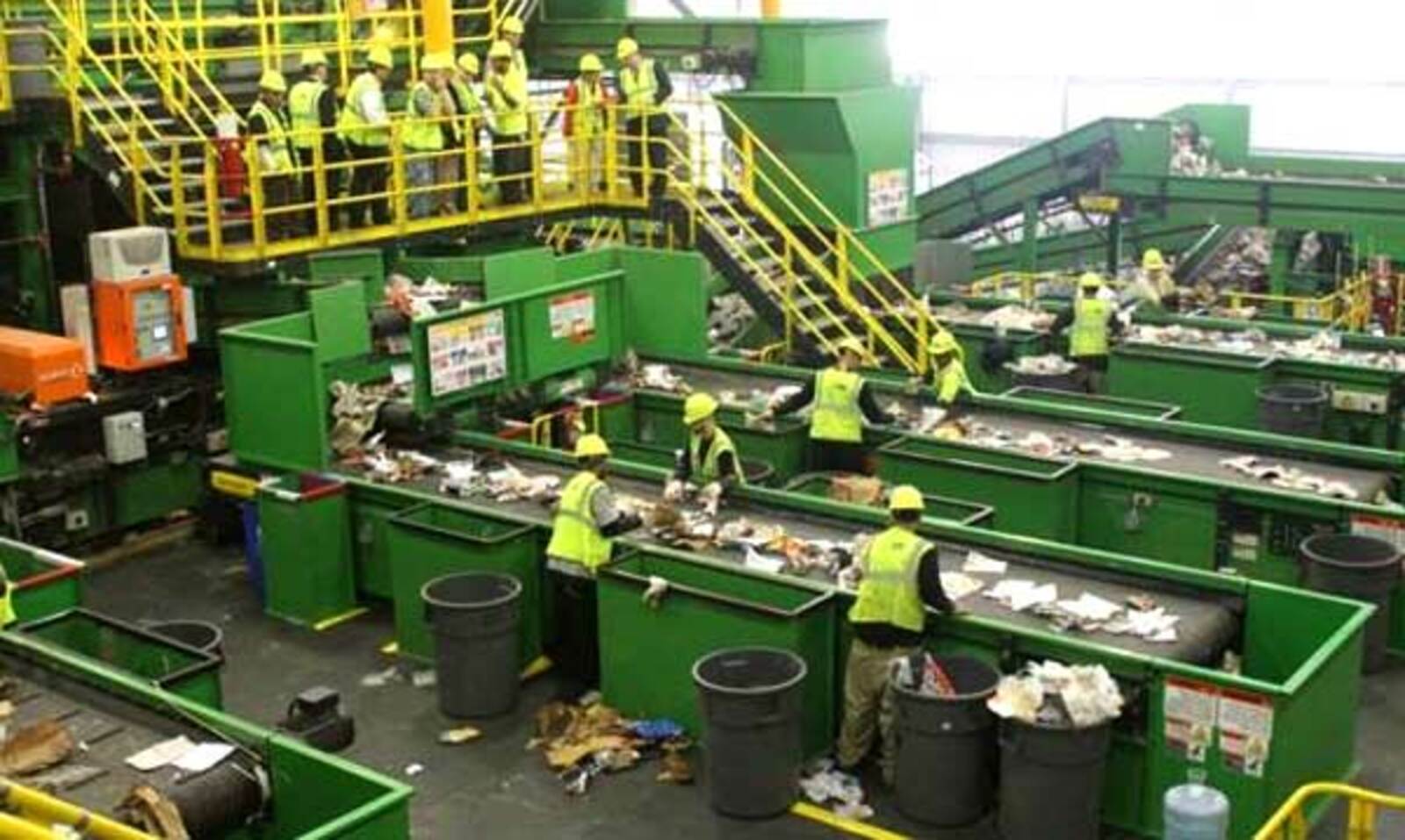 Завод по переработке мусора. Завод переработки мусора. Предприятие перерабатывающее отходы. Мусоросортировочный завод. Рт инвест мусоросжигательные заводы.