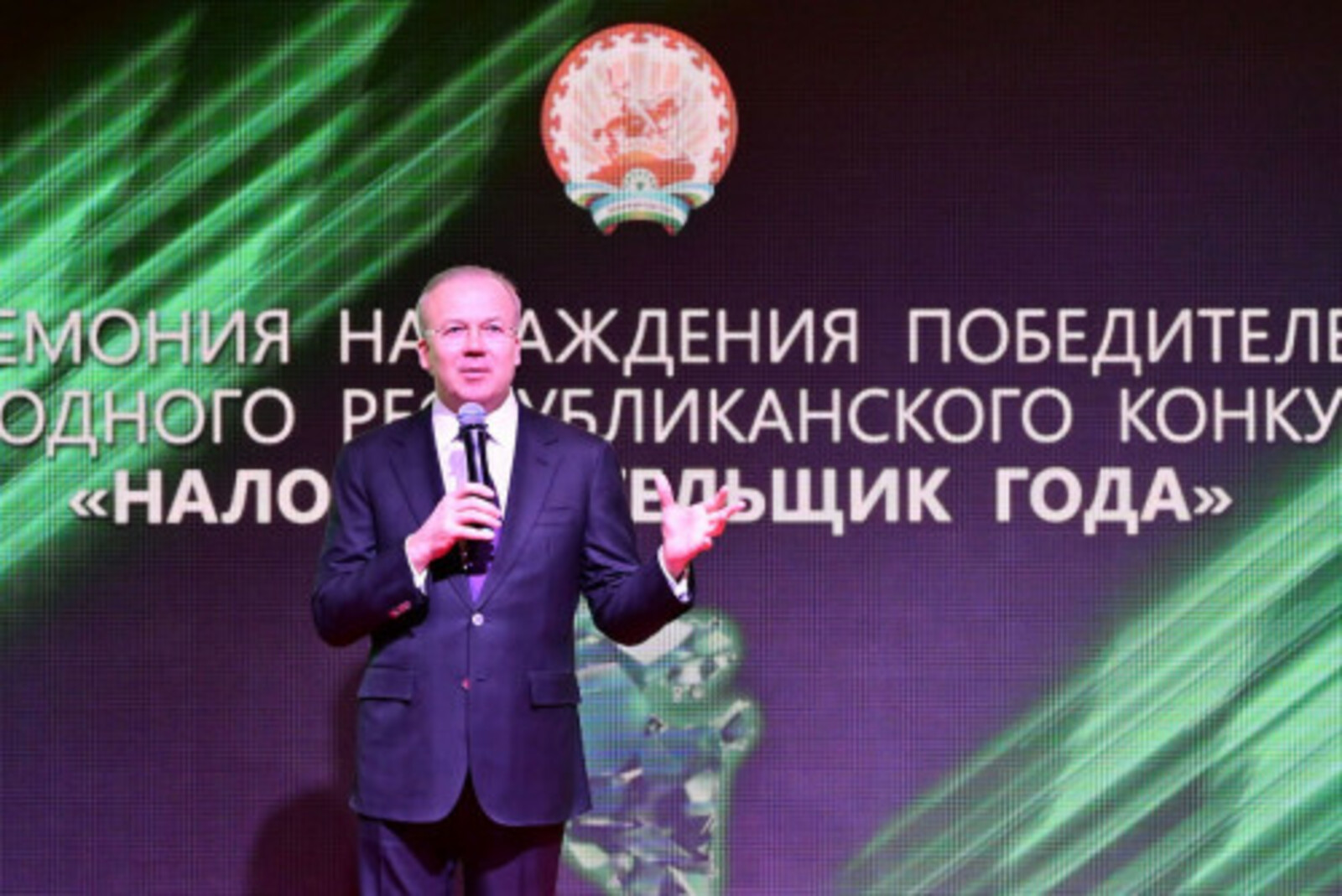 Андрей Назаров наградил победителей конкурса «Налогоплательщик года»