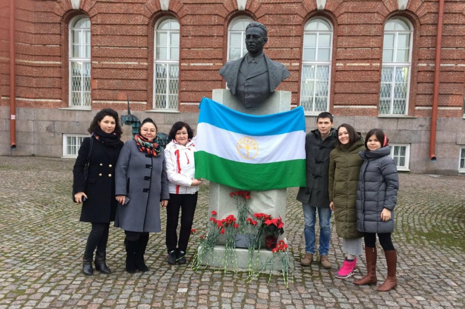 Заки валиди фото. Ахметзаки Валиди. Заки Валиди портрет. Бюст Заки Валиди. Памятник Заки Валиди.