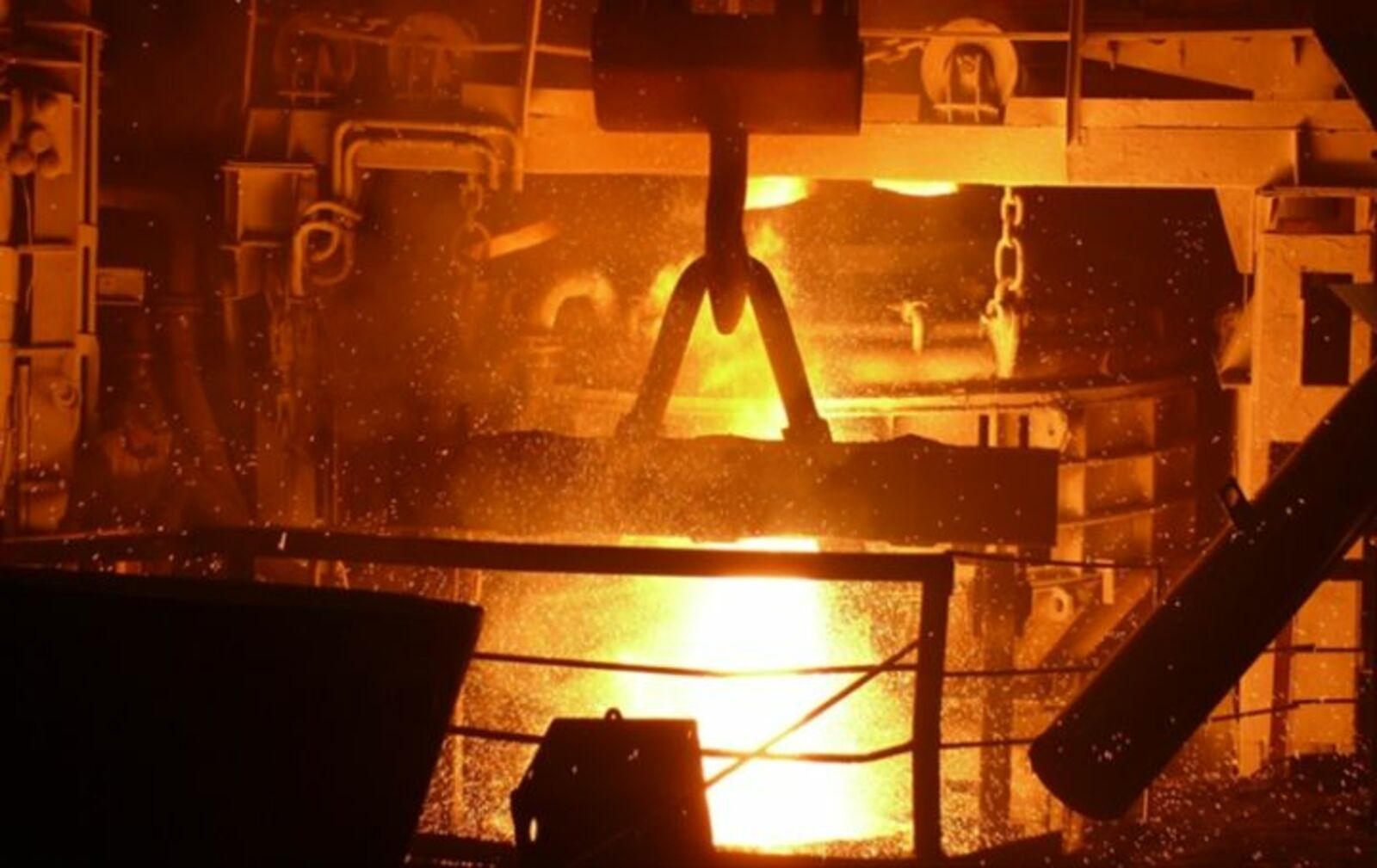 Special steel. Разлив раскаленной стали на заводе Qinghe Special Steel Corporation. Сталепрокатный завод. Разлив раскаленной стали в Китае. Разлив раскаленной стали 2007.