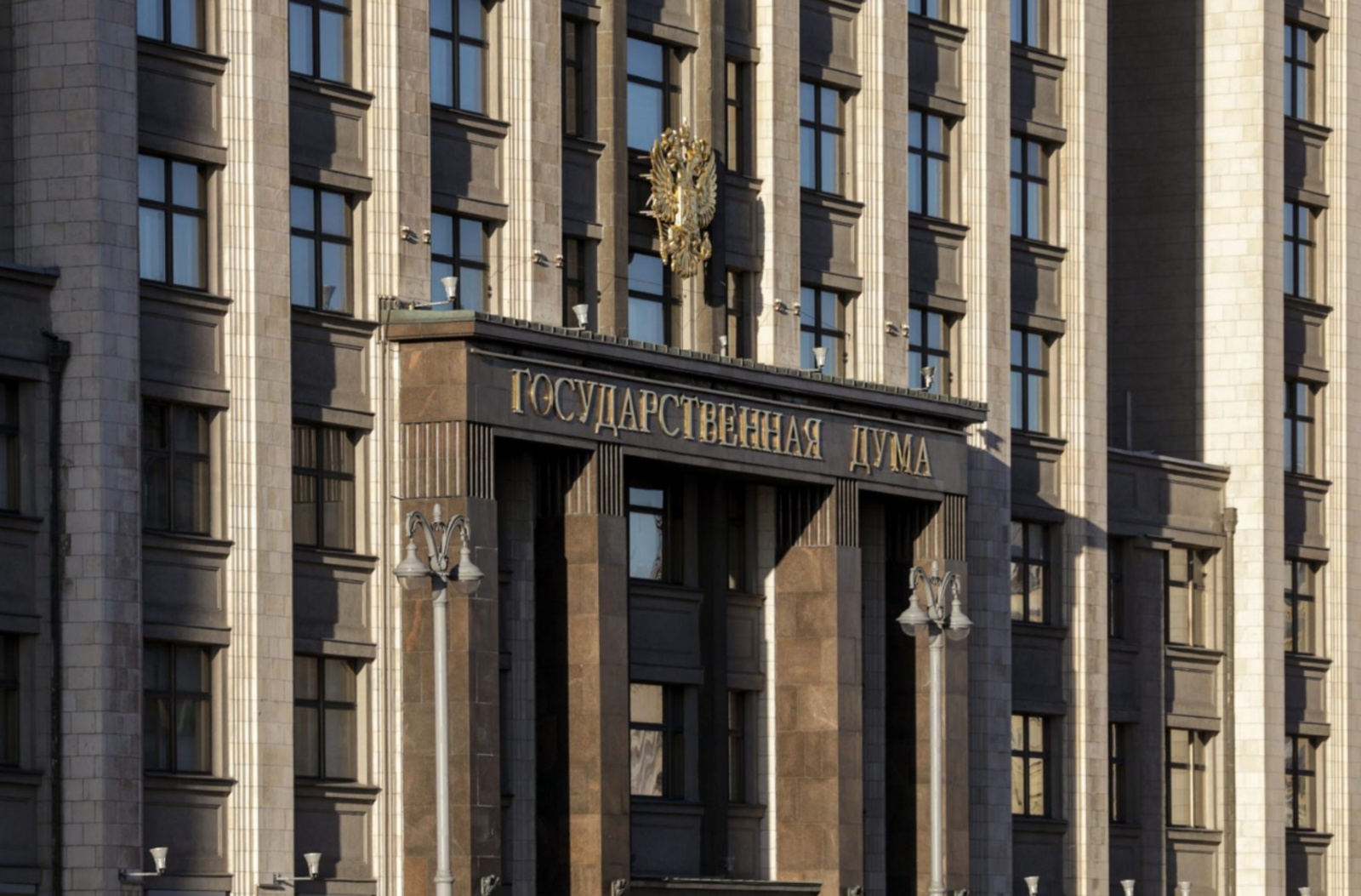 Госдума обязала призывников на срочную службу сдавать загранпаспорта