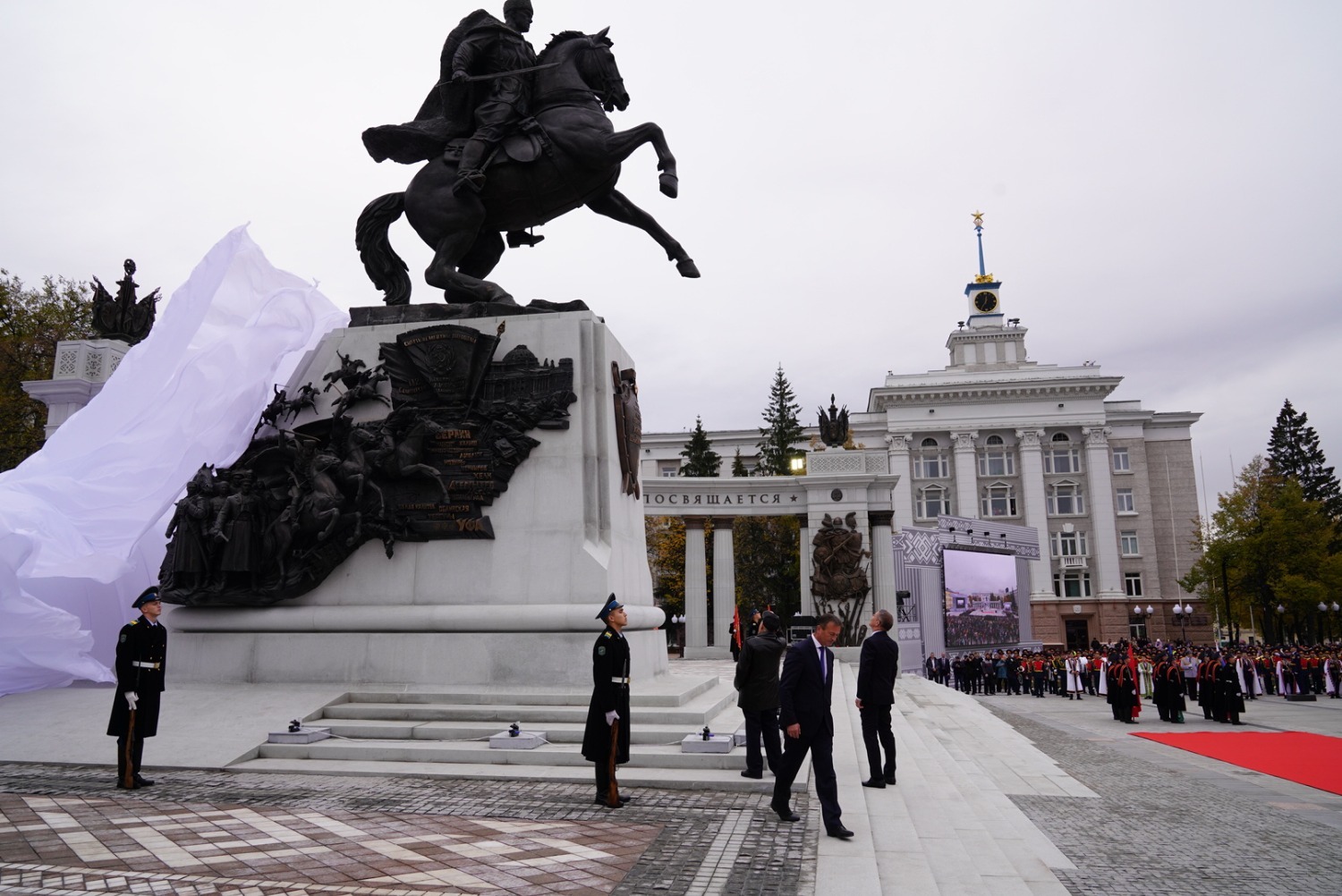 памятник шаймуратову в уфе на советской площади