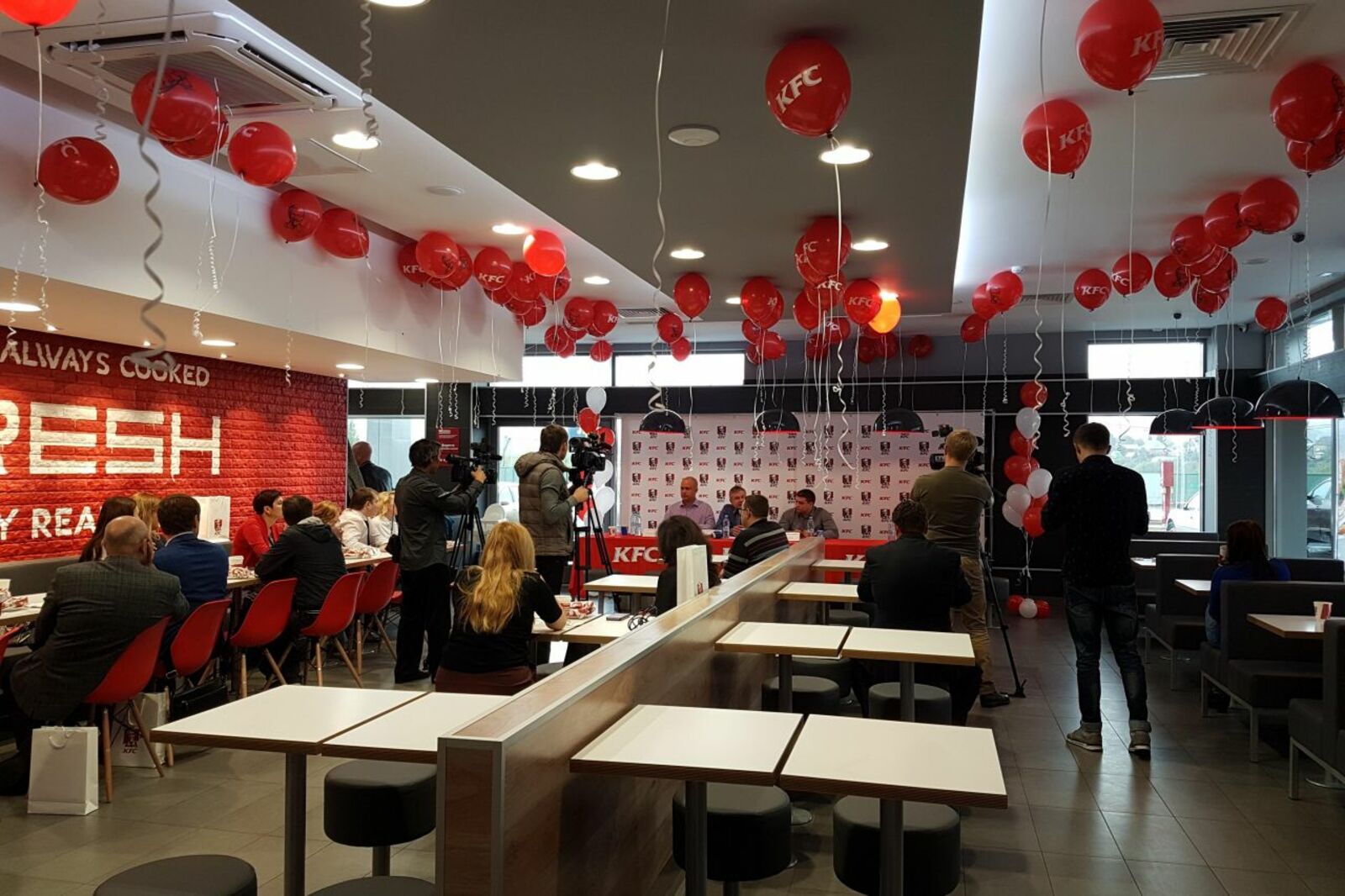 Сеть ресторанов kfc. КФС Космонавтов Уфа. КФС Уфа рестораны. КФС Нефтекамск. КФС Уфа Коммунистическая 49.