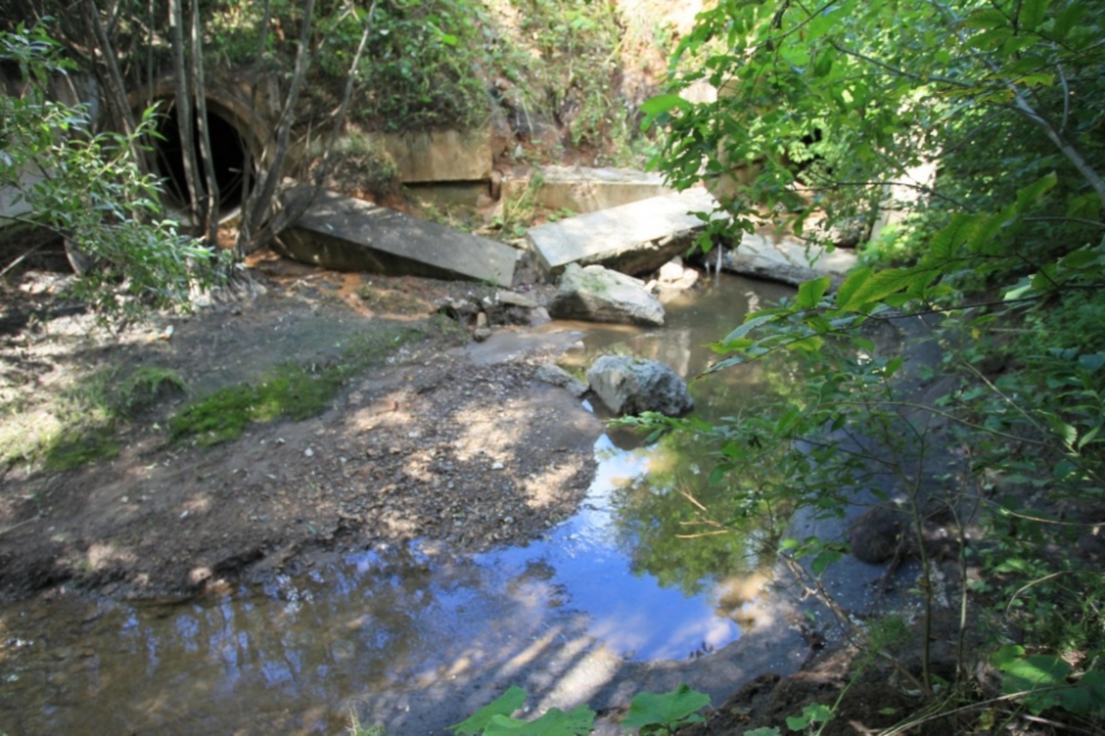 река сутолока. лидер ташкент 1941. река неглинка под землей. железобетонный полуподземный резервуар. сутолока река уфа.