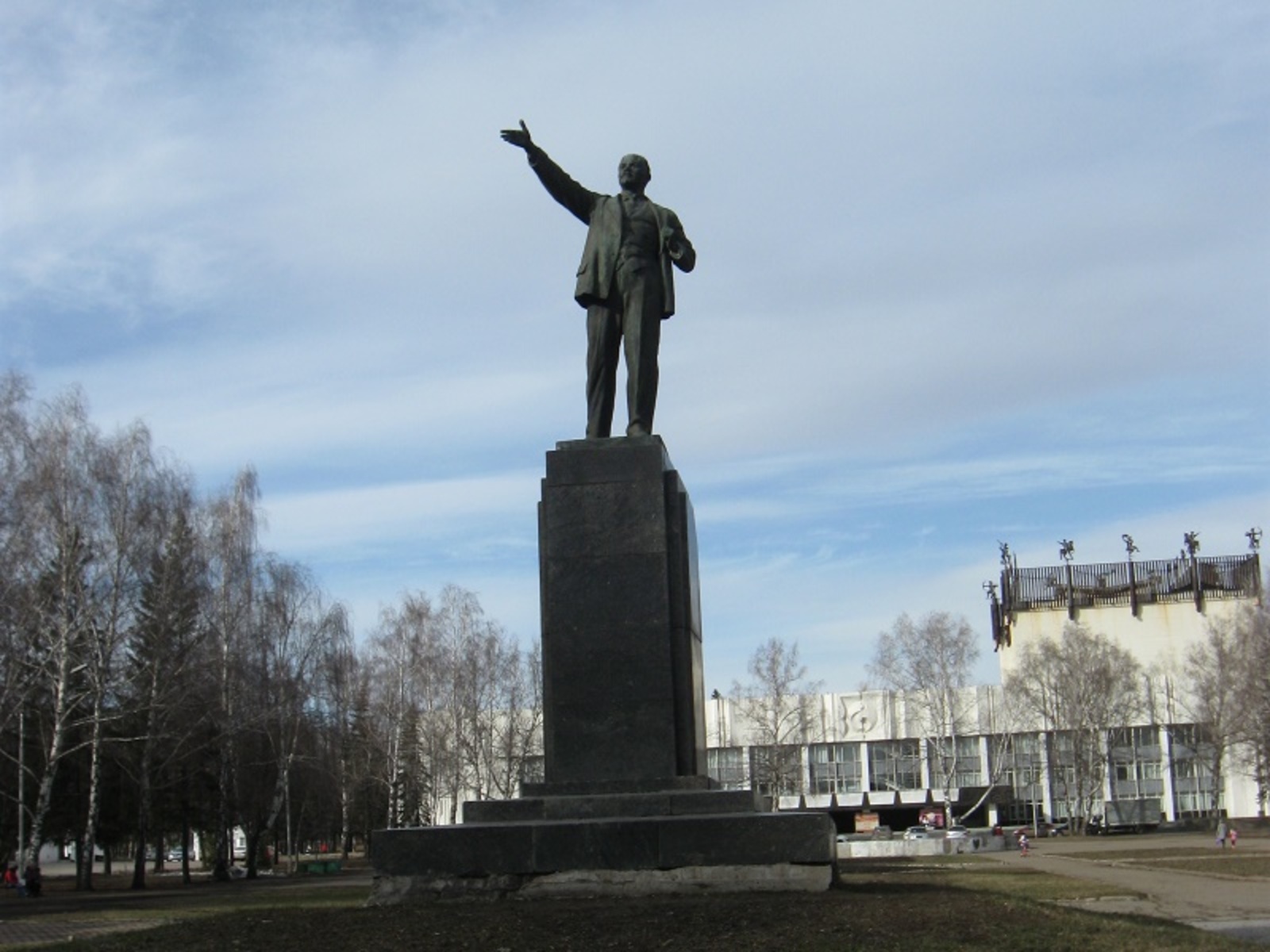 памятник ленину в набережных челнах
