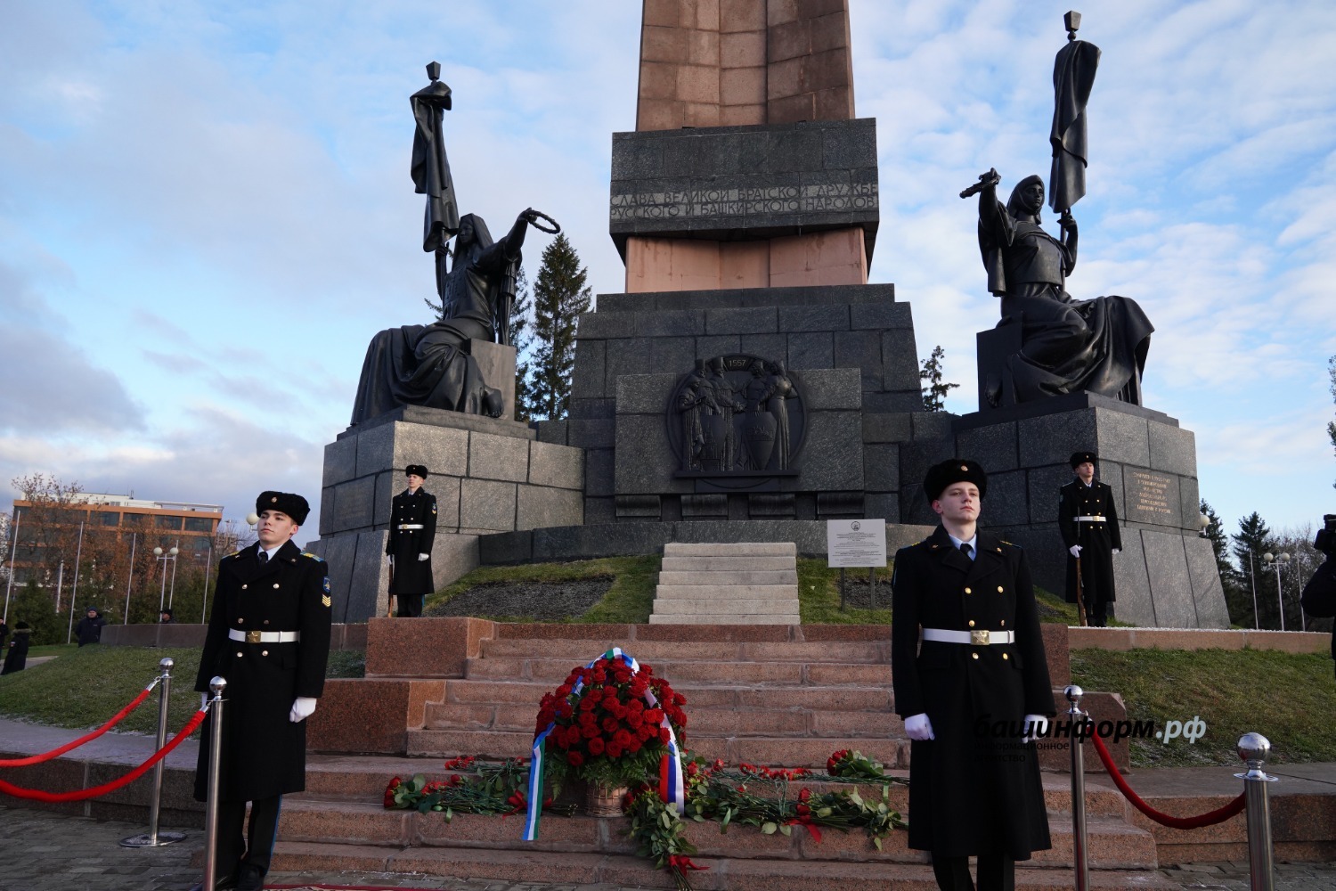 Памятник единства