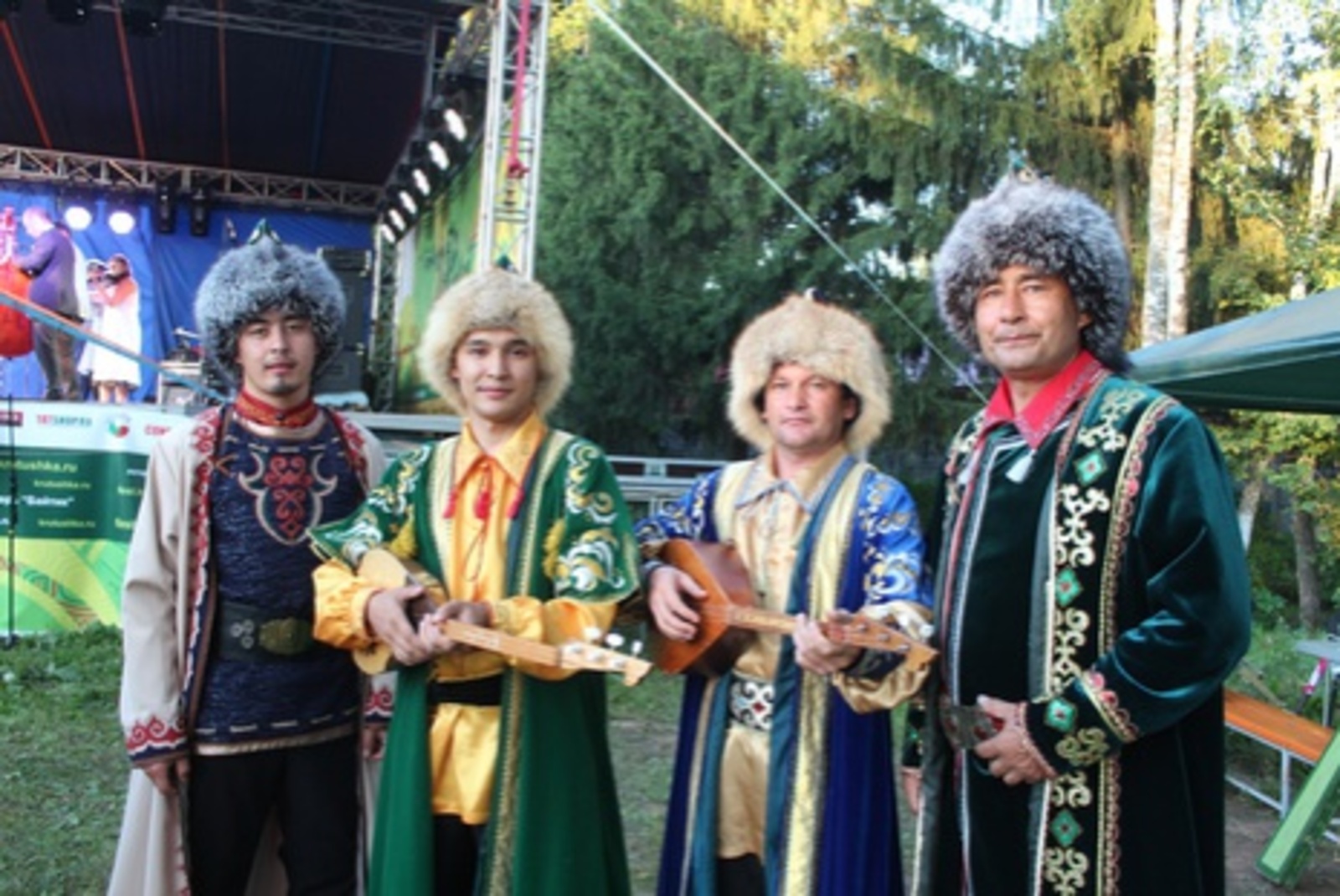 Какой народ башкиры. Уральские башкиры. Башкиры Этническая группа. Коренной башкир. Наряды Башкиров мужчин.