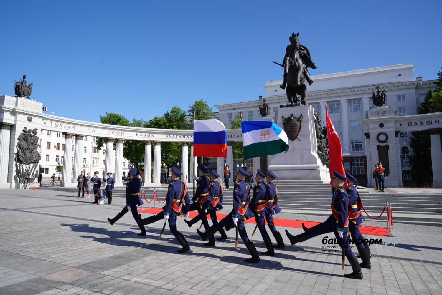 памятник шаймуратову в уфе на советской площади