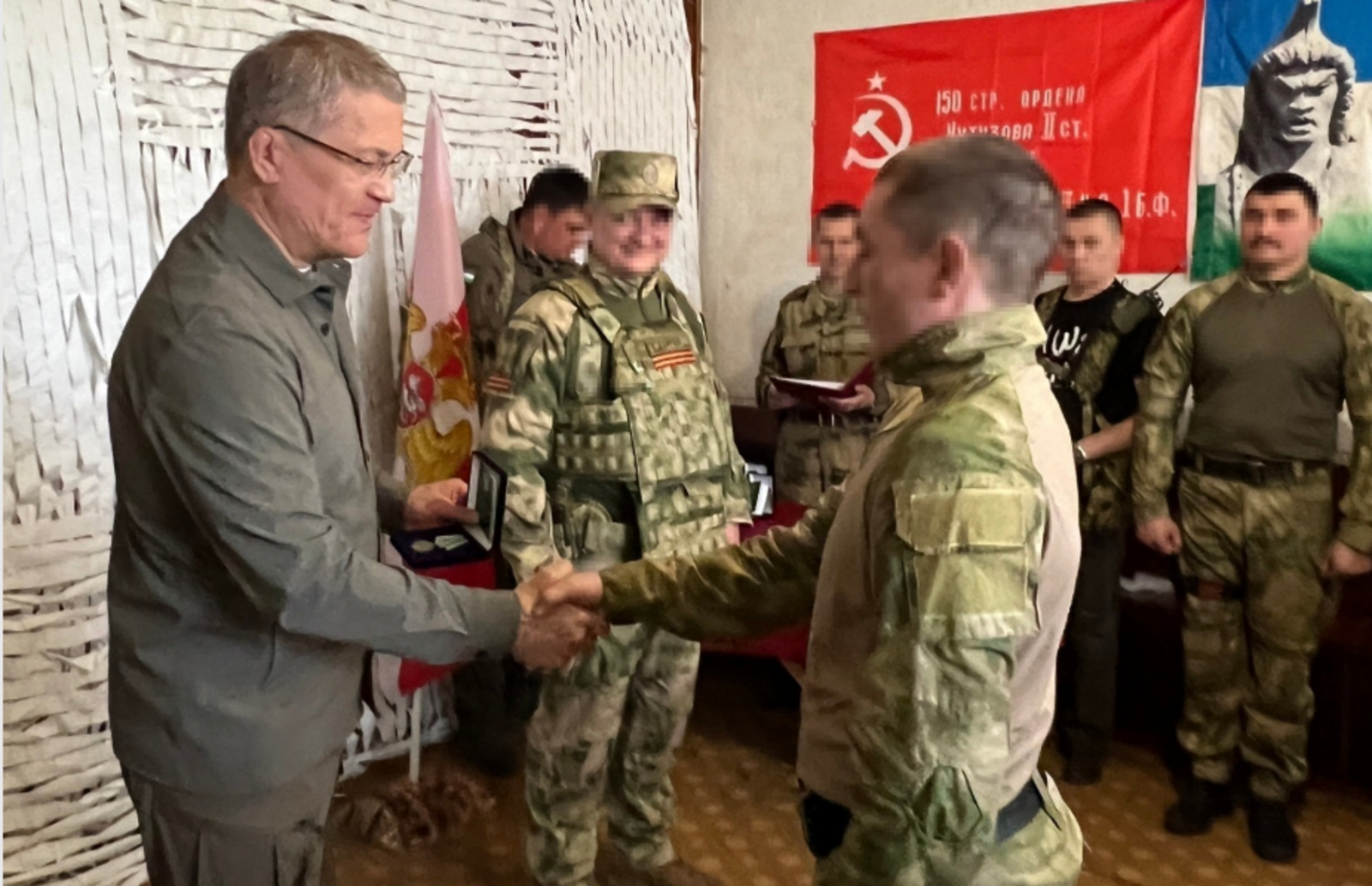 Радий Хабиров вручил медали генерала Шаймуратова воинам СВО