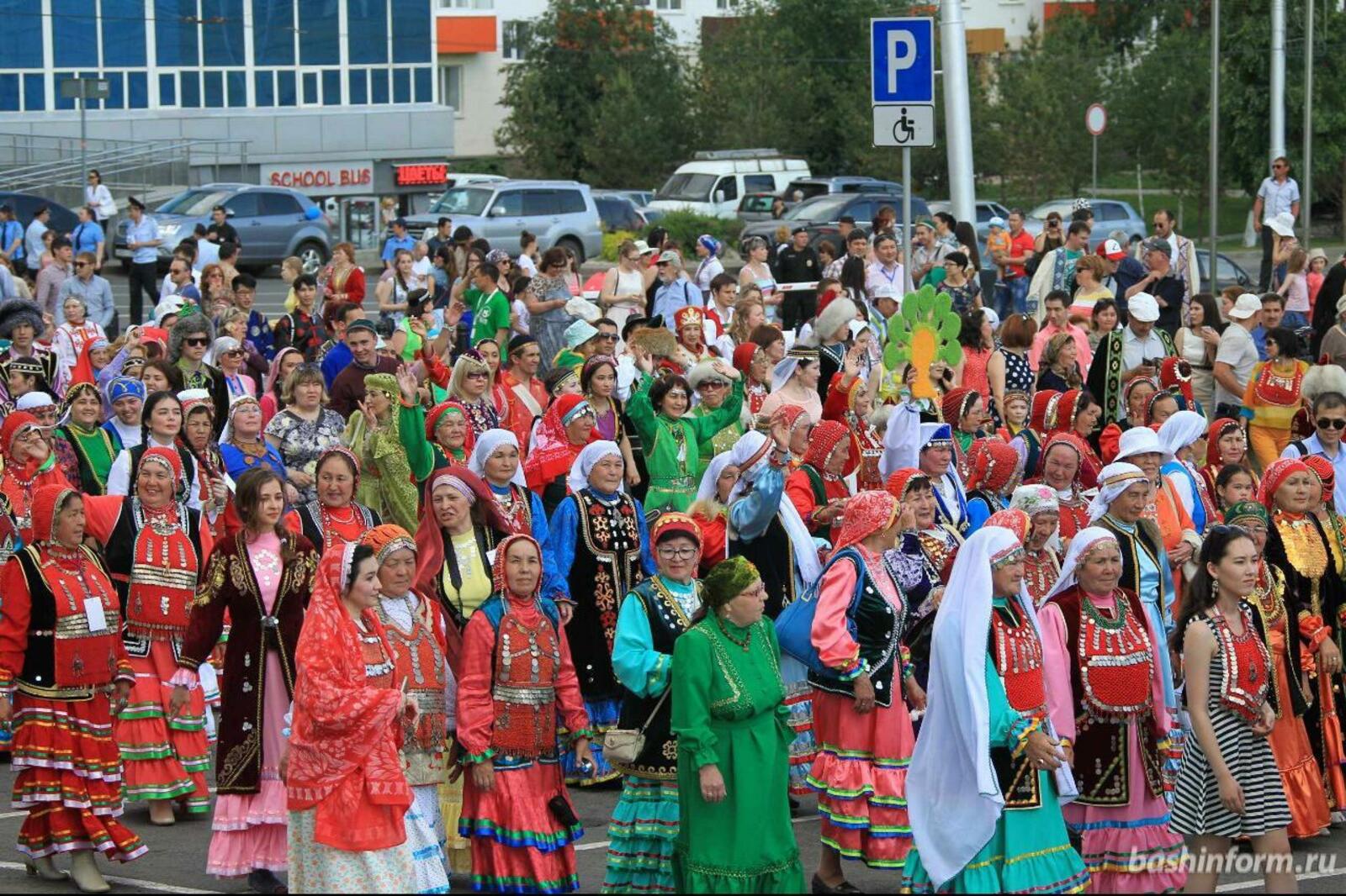 Все народы евразии. Народы Башкортостана. Парад костюмов народов Башкортостана. Парад национальных костюмов в Уфе. Жители Уфы.