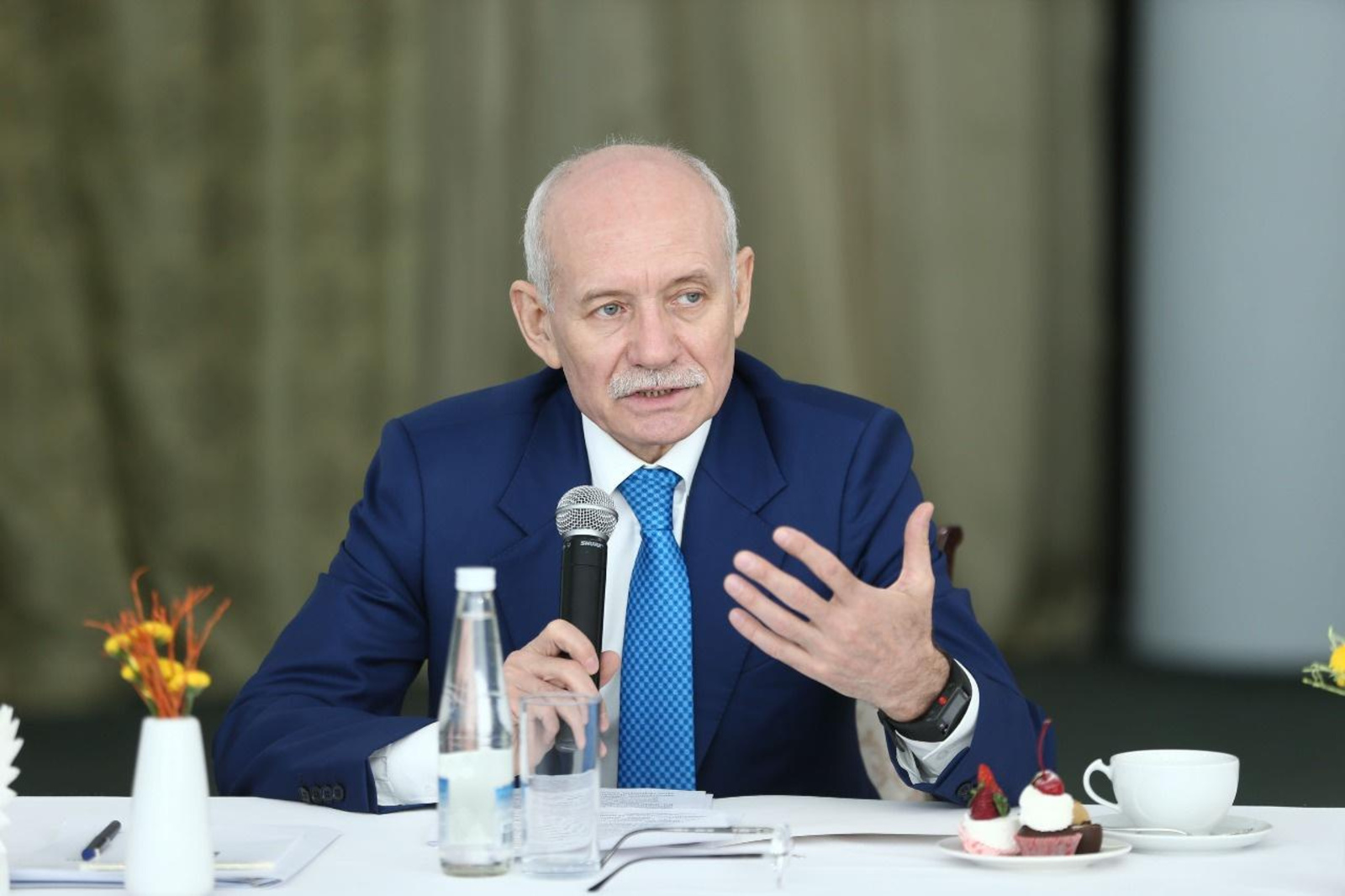 Рустэм хамитов управление благоустройства. Где сейчас хамитов. Рустэм хамитов с женой. Хамитов. Хамитов.