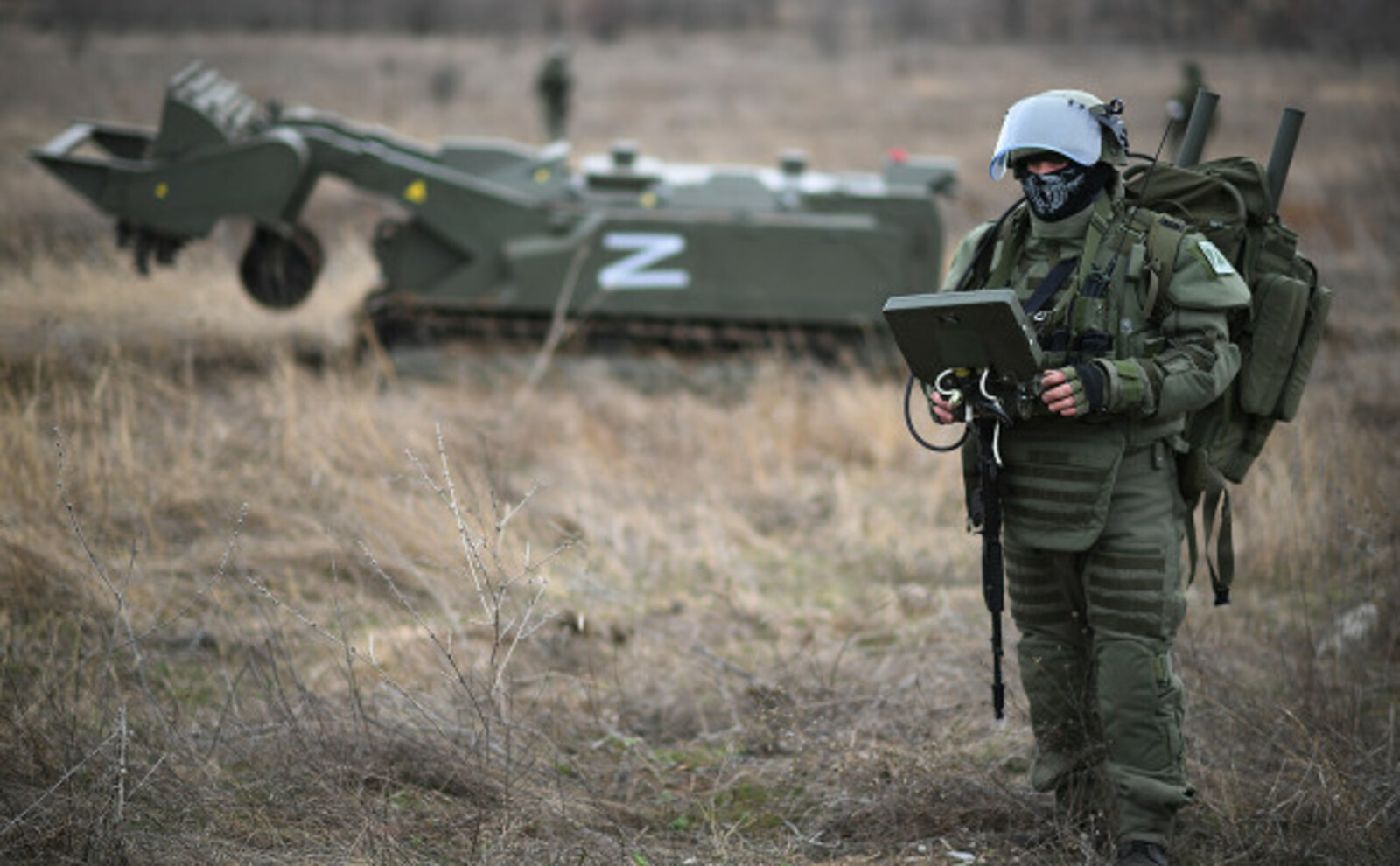 мина сапер. сколько получают саперы. денежное довольствие контрактников на украине. инженерные войска саперы. разминирование местности и объектов.