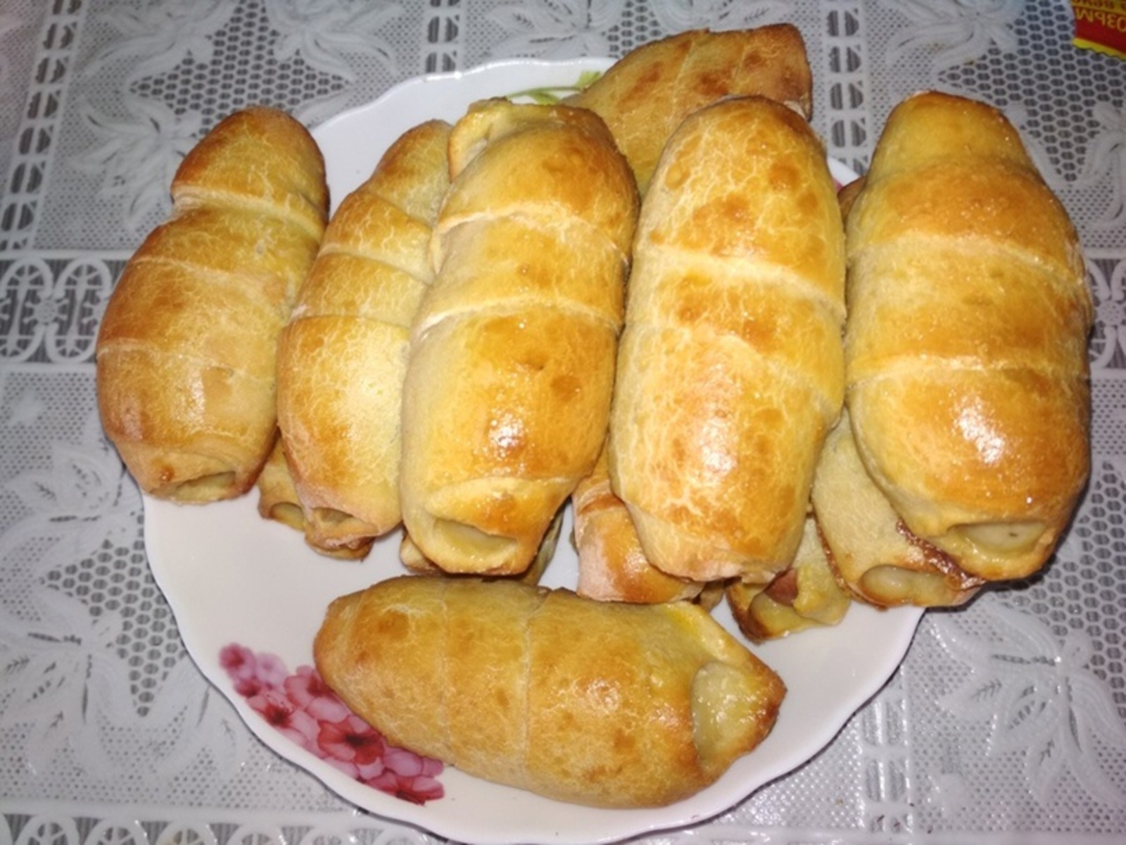 Камыр эчендэ сосиска пешерәбез