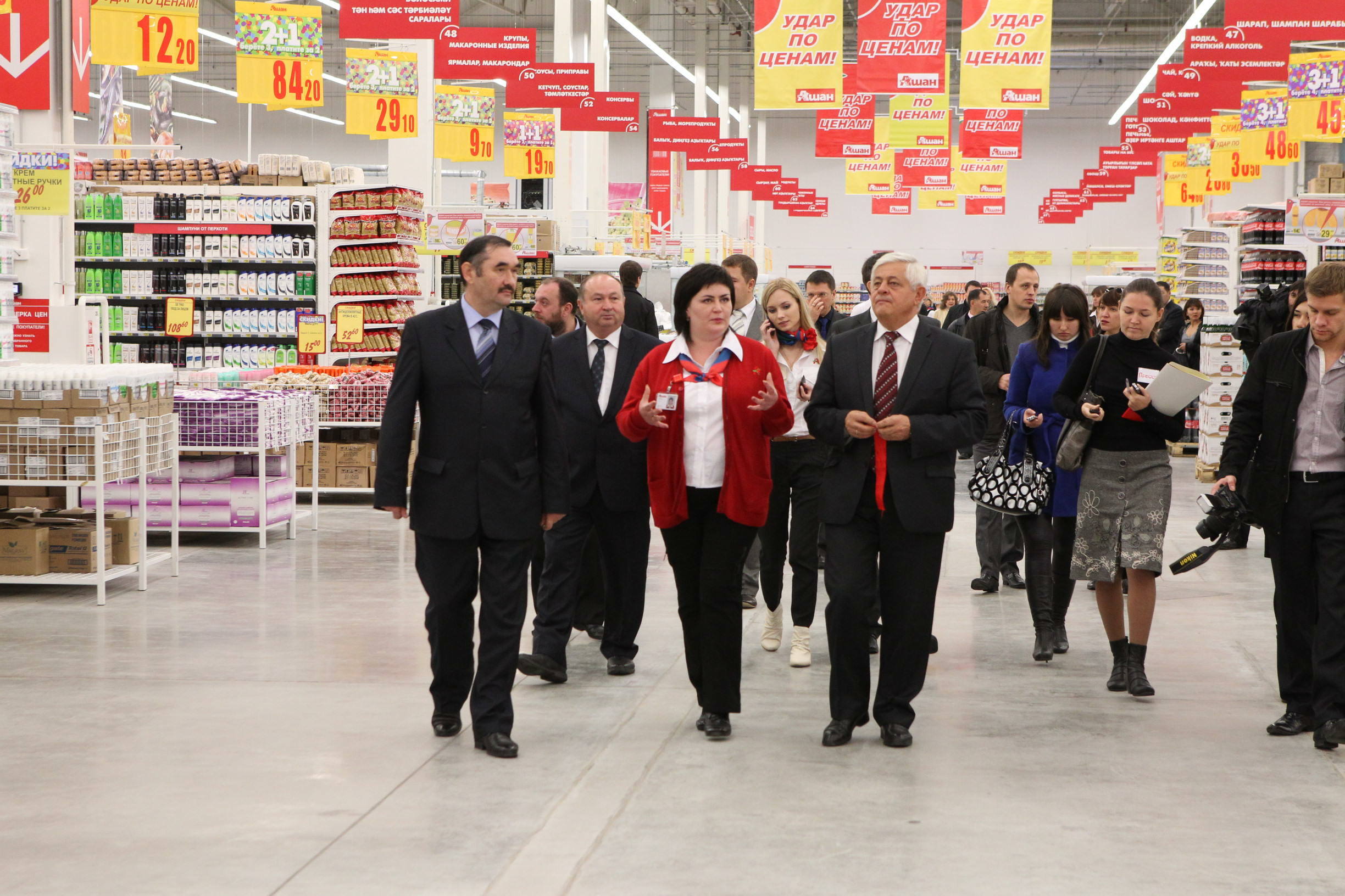 в каком году открылся ашан. ашан открытие. гипермаркеты россии. первый ашан в россии. торговый центр ашан москва.