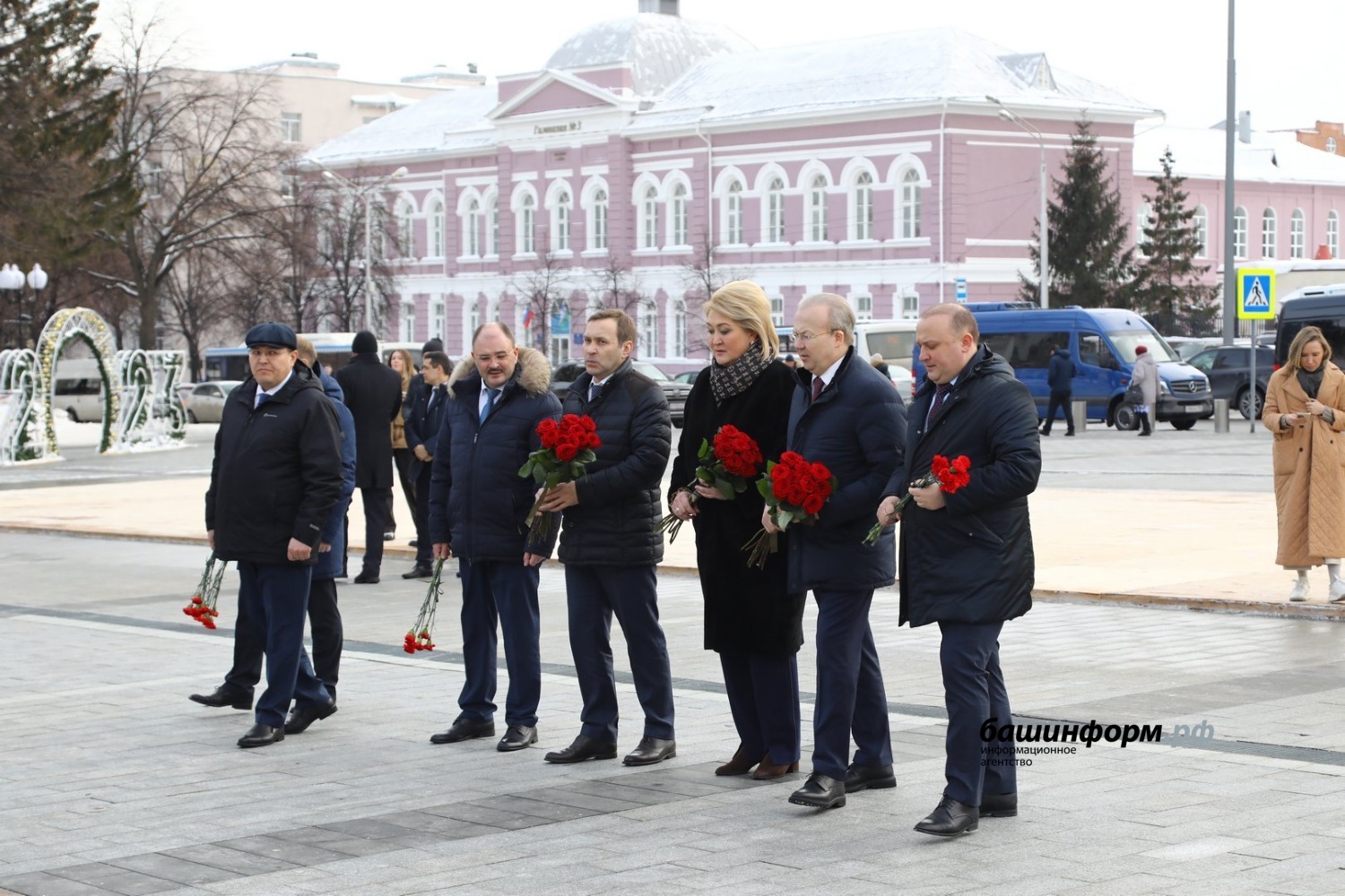 памятник шаймуратову в уфе на советской площади