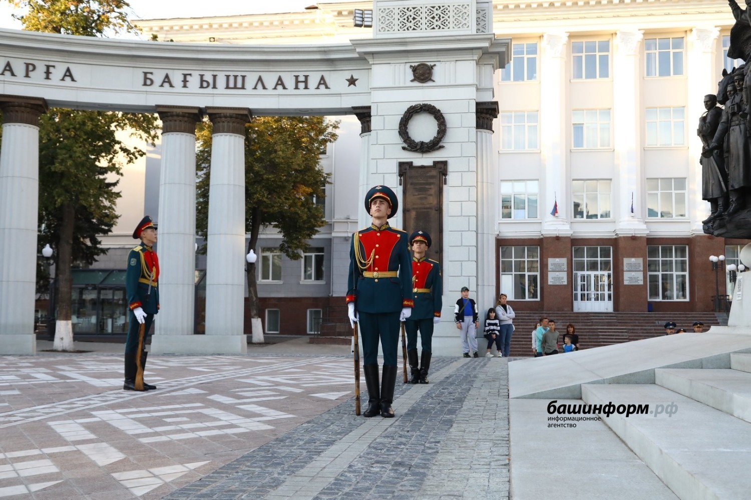 памятник шаймуратову в уфе на советской площади