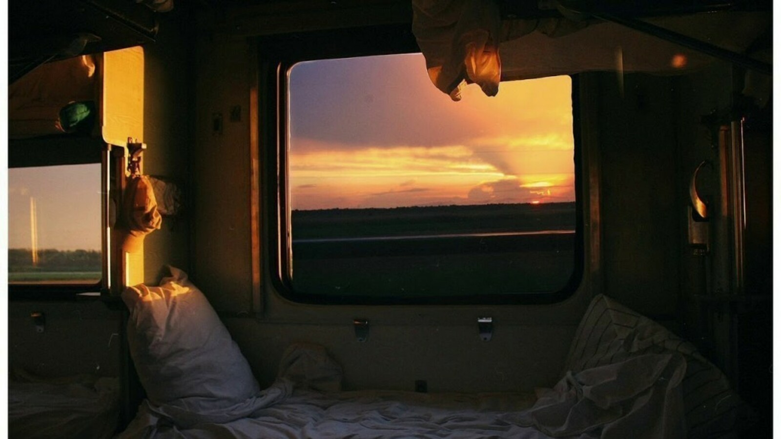 уют в поезде. о-а на конце наречий упражнения. вид из окна вагона метро. окно вагона. окна вагона часто были наглухо.