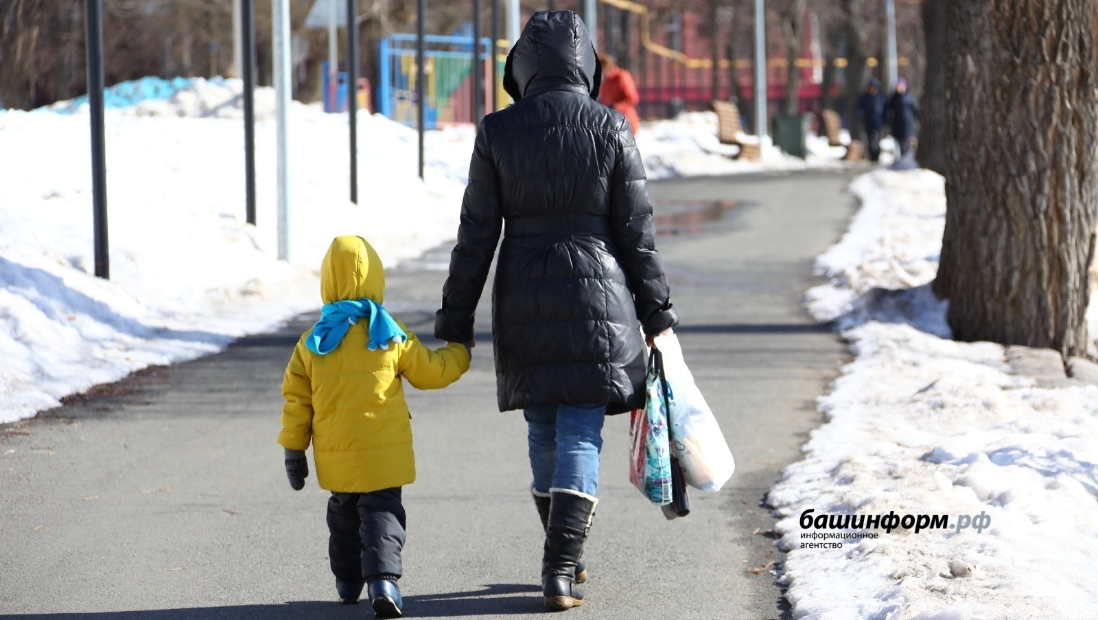 выплаты за 5 ребенка в 2021 году. выплаты на детей 2004 года. пособие на детей ежемесячно. 5 лет. величина пособия на детей.