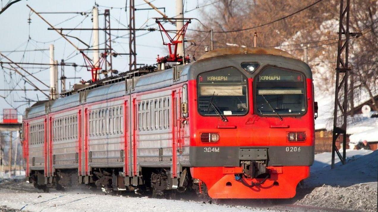 Электричка РЖД. Пригородные поезда зима. Поезд Башкортостан. Движение пригородных поездов.