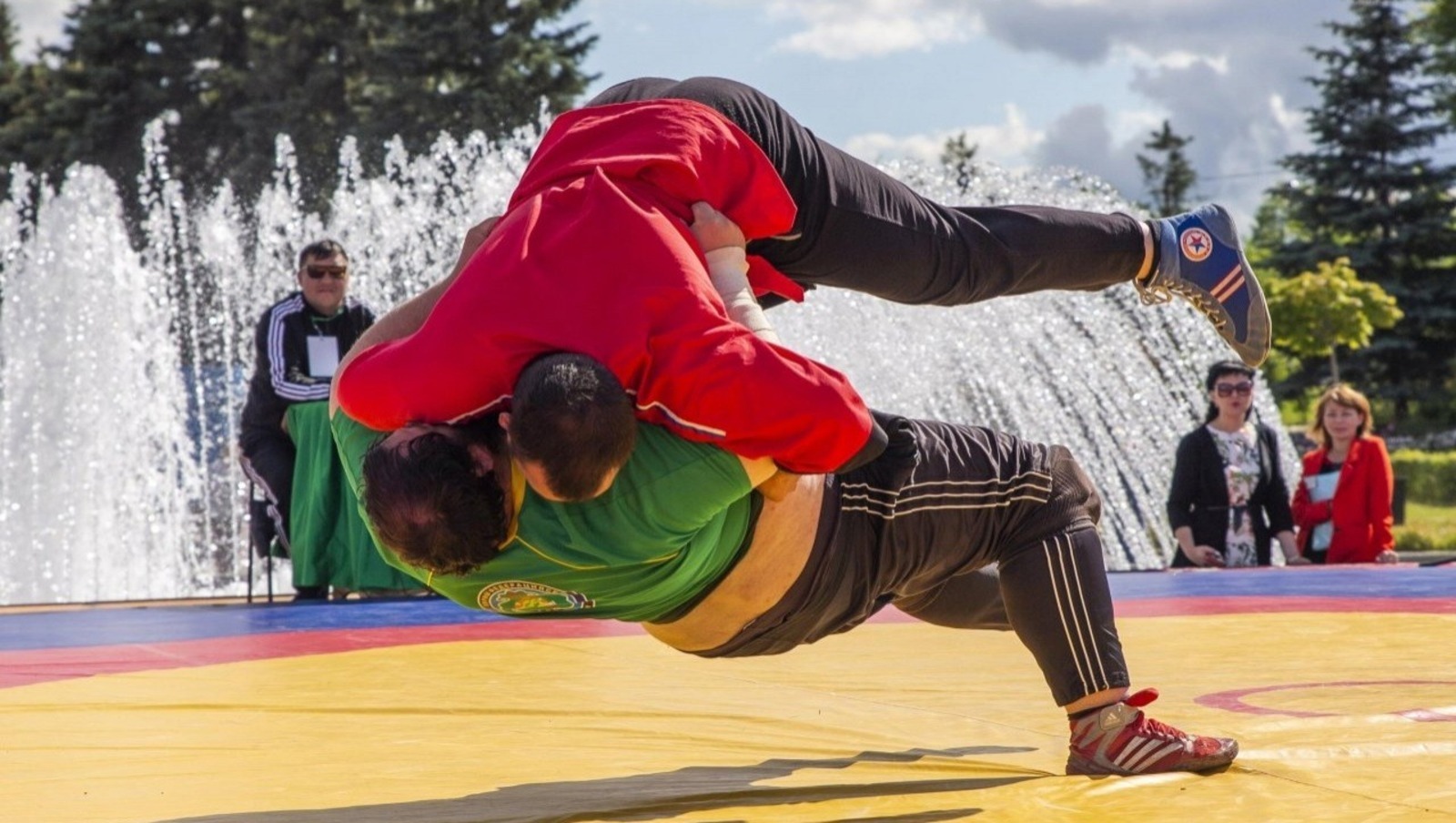 Кереш чей вид спорта. Татарская Национальная борьба корэш. Татарская борьба куреш. Национальная Башкирская борьба куреш. Сабантуй борьба куреш.