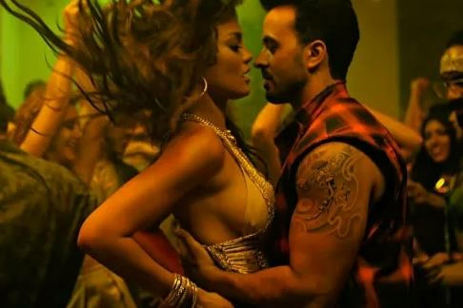 Скрин -кадр из клипа Despacito