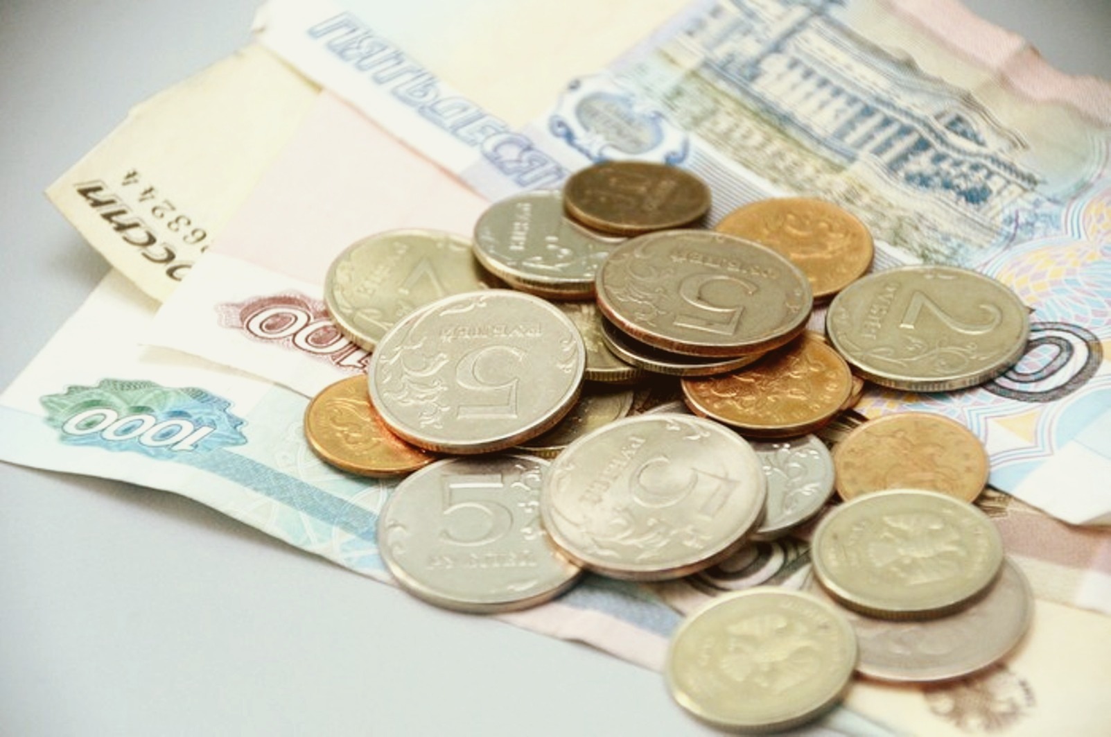 Семьям с детьми будут выплачивать пособия до 18 лет