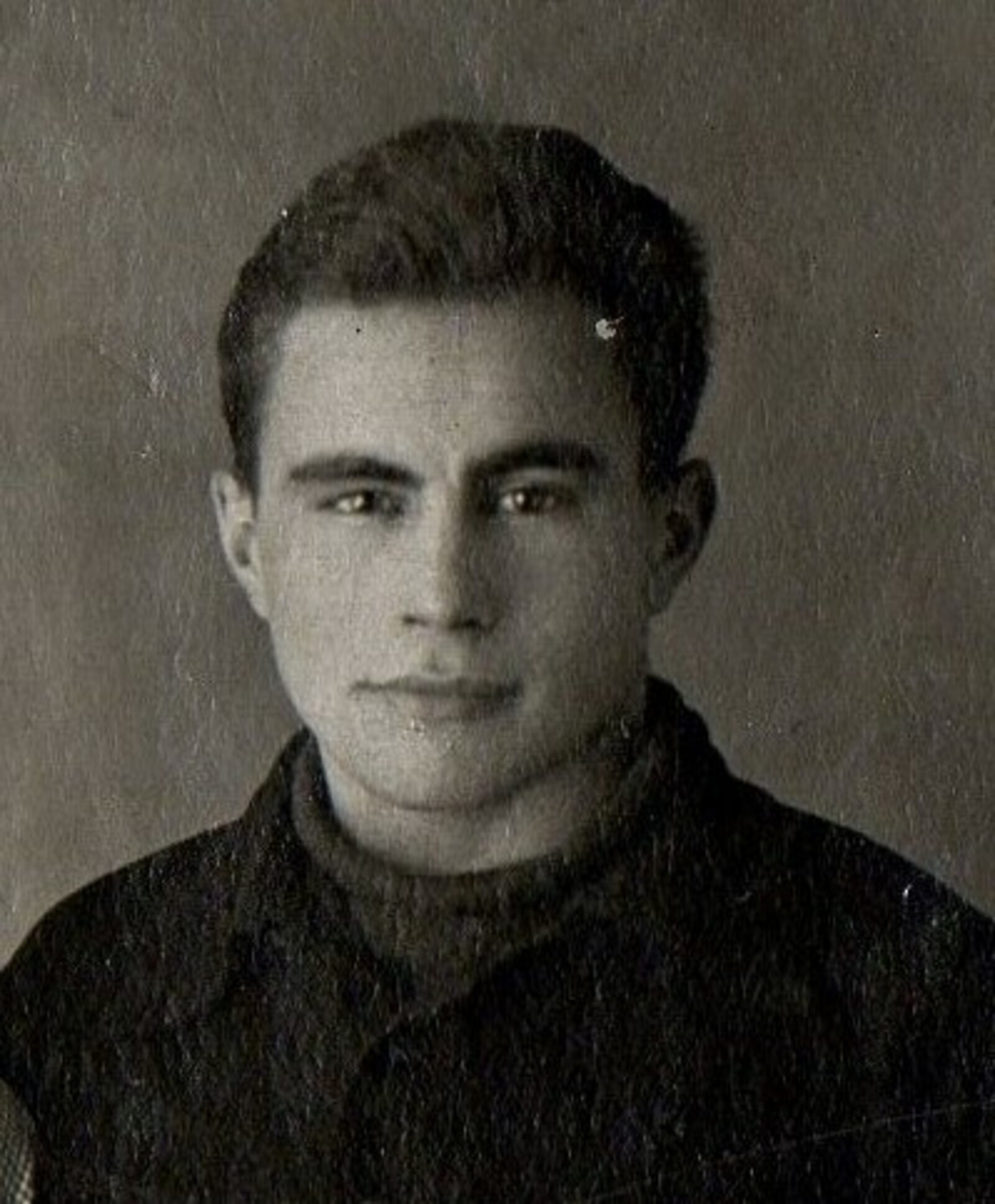 Уроженца г. Убит в 1945 Клюев Иванович