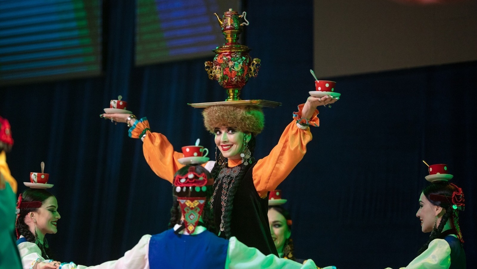 Фәйзи Ғәскәров исемендәге бейеү ансамбле - Үзбәкстанда