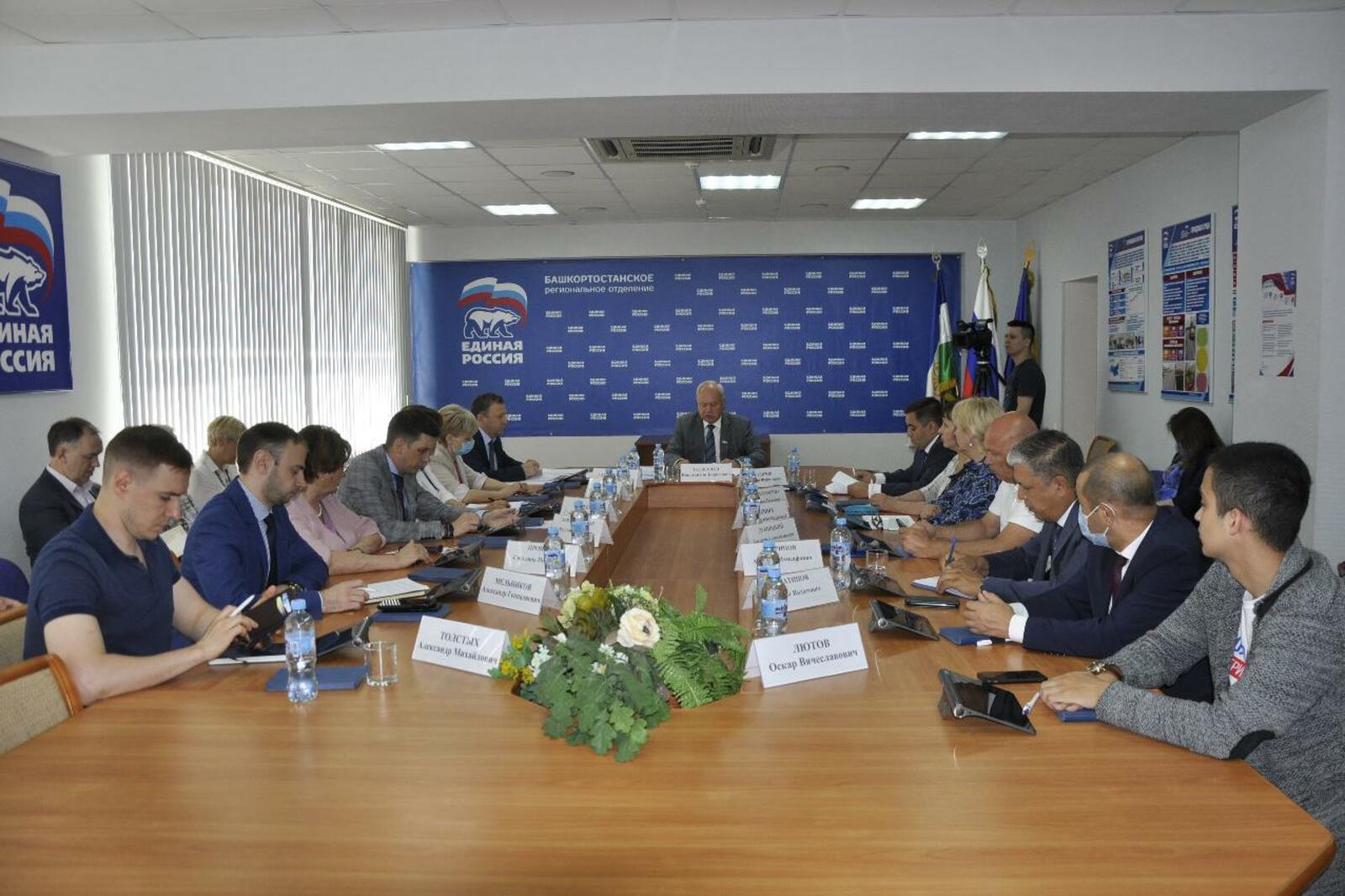 Олег Яровиков
