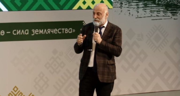 Российский скульптор Салават Щербаков рассказал о создании памятника Минигали Шаймуратову