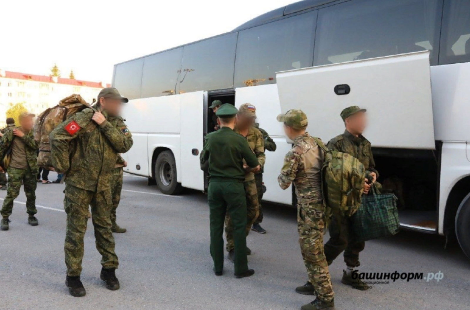 В Башкирии мужчина заключил контракт вслед за сыном