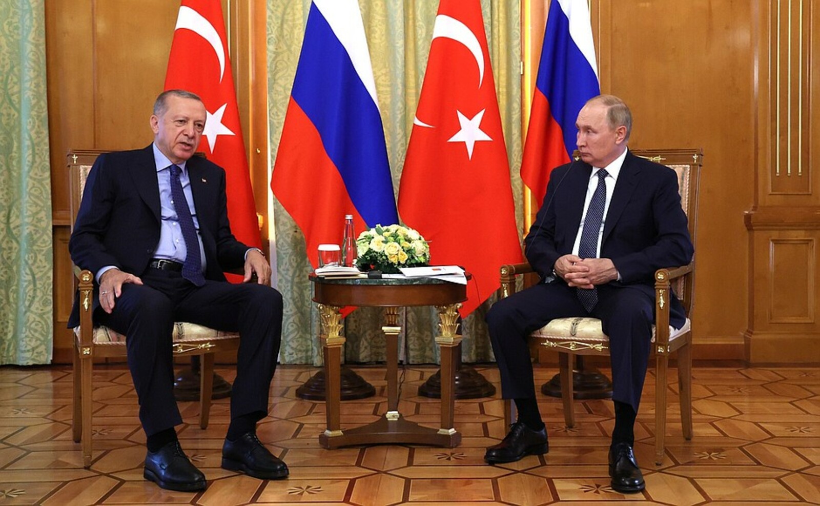В Сочи прошли переговоры Владимира Путина с Президентом Турецкой Республики Реджепом Тайипом Эрдоганом.