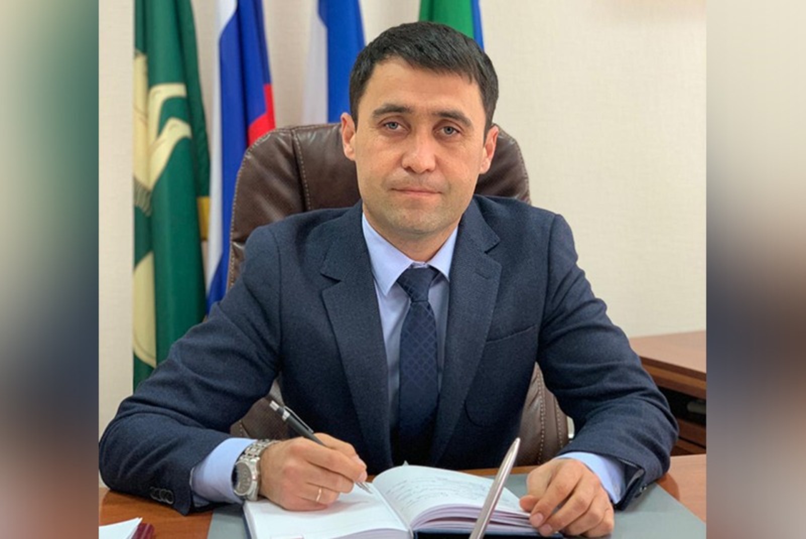 глава администрации города октябрьский республики башкортостан. плотников сергей николаевич глава октябрьского района. мэр октябрьский башкортостан шмелев. мэр города октябрьский башкортостан. мэр башкирии.