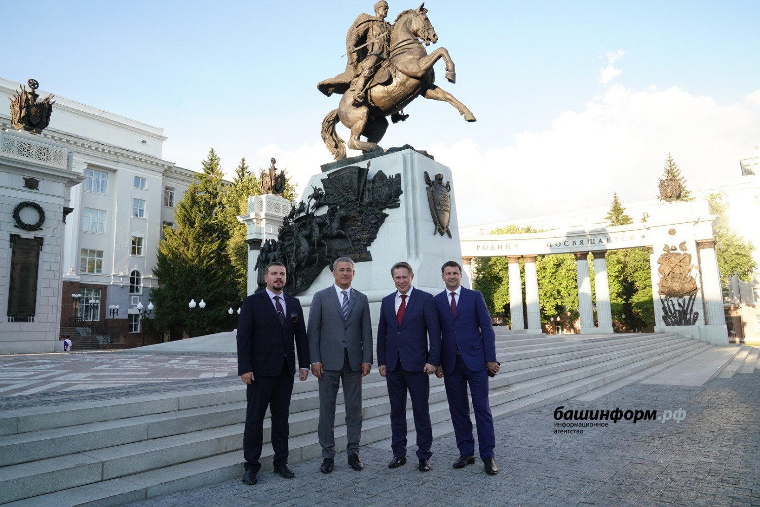памятник шаймуратову в уфе на советской площади