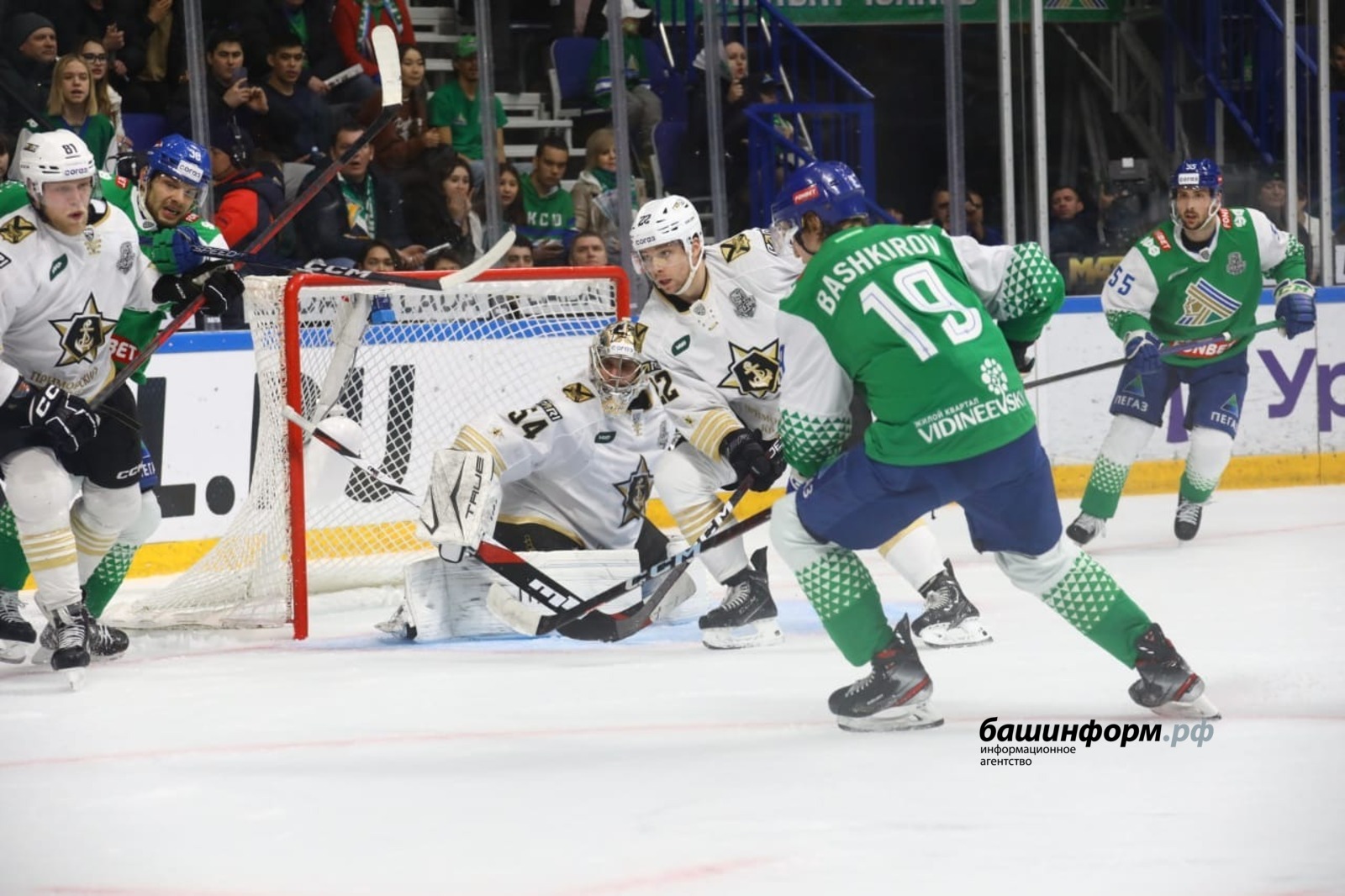 Счет матча салават юлаев адмирал. Салават юлаев против адмирала. Хартикайнен салават юлаев. Хоккей салават юлаев 2022. Уфа салават юлаев.