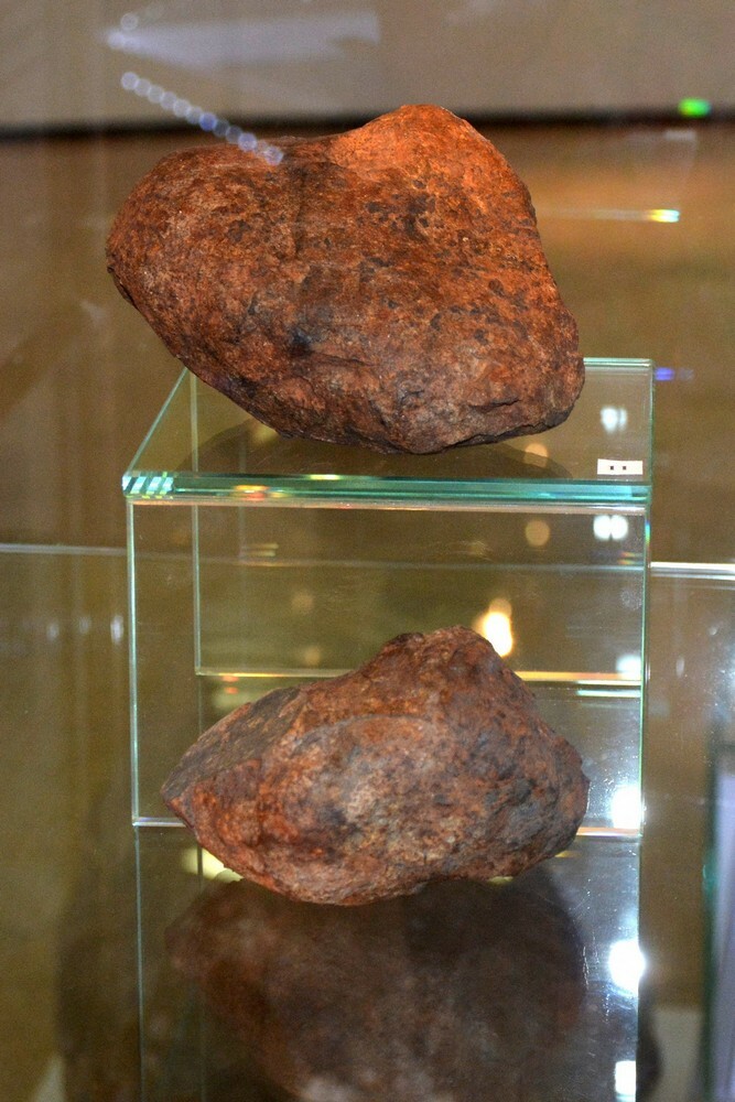 Метеорит в музее челябинска