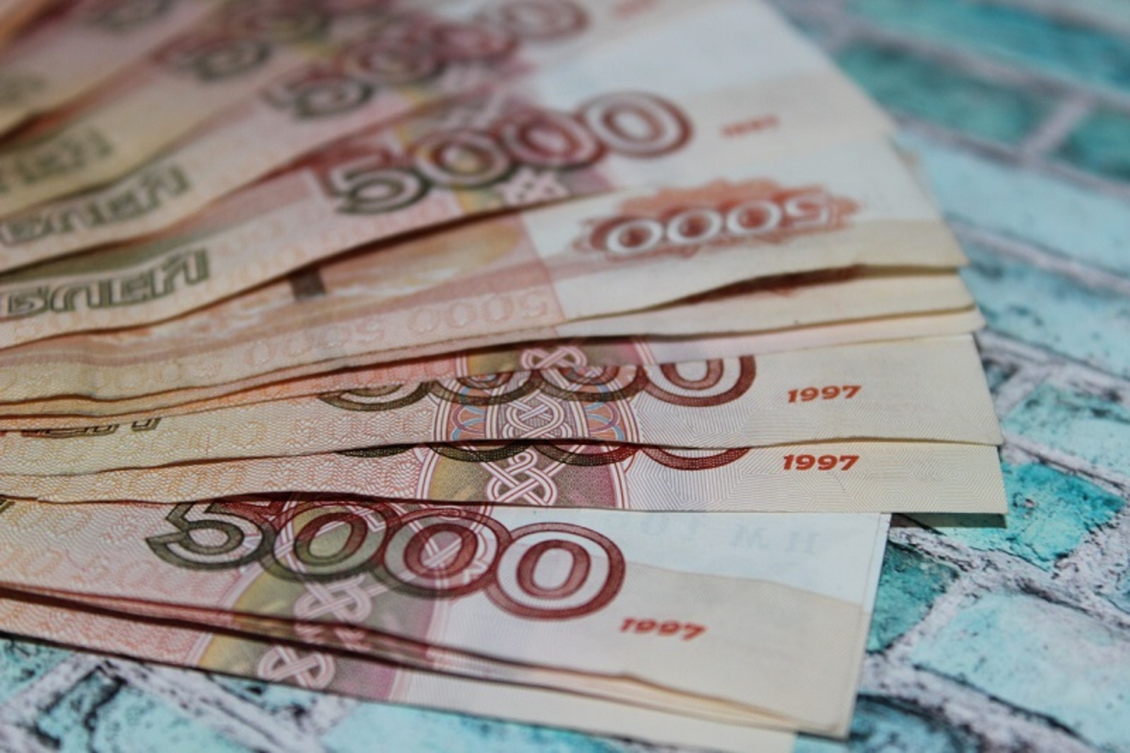 20 тыс рублей. 500 000 руб купюра. деньги пятитысячные купюры. банкноты 5000 10000 и 50000 рублей образца 1993 года выпуск 1994 года. купюры.