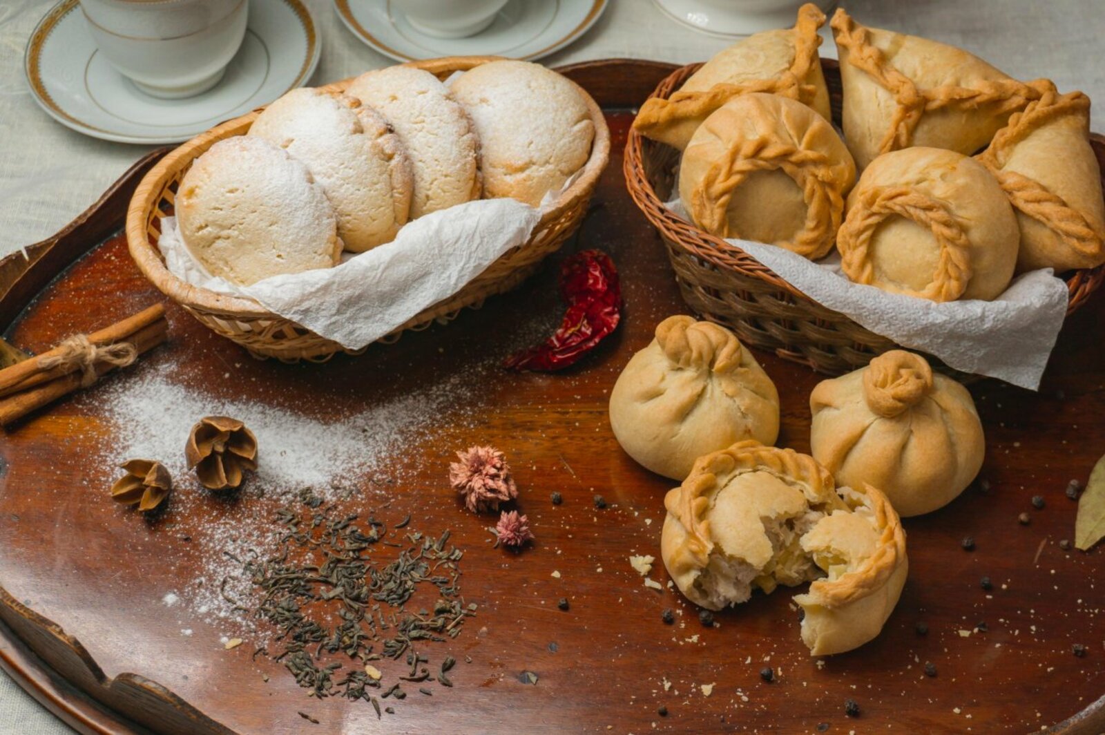 Башкирские блюда. Башкирская Национальная выпечка. Башкирская кухня выпечка. Национальные пироги башкир. Пироги Башкирии национальные.