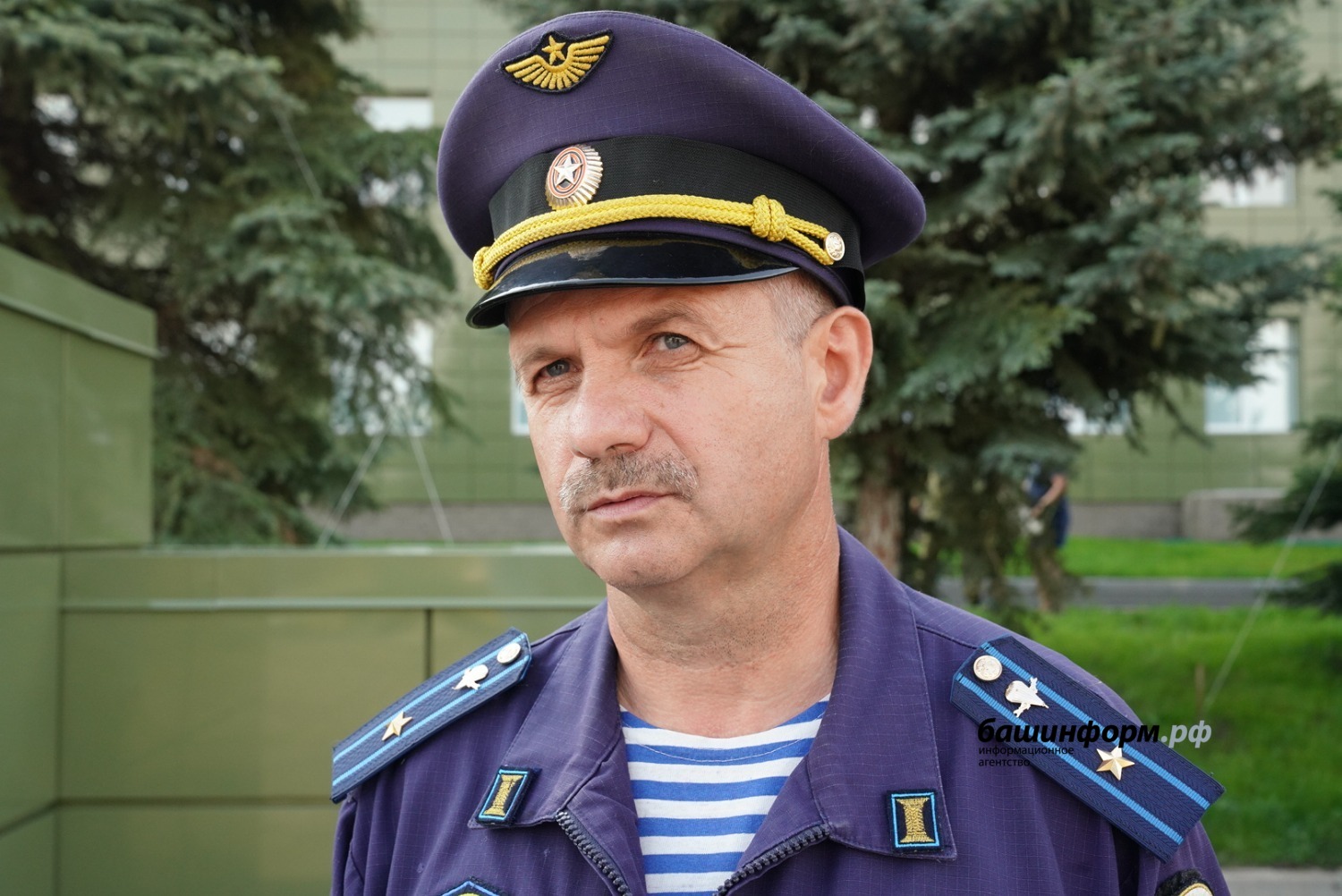 Олег Яровиков  Ветеран боевых действий Евгений Смирнов.