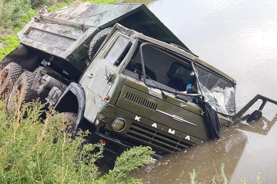 Фура в грязи