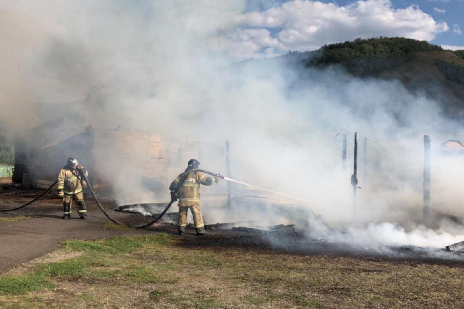 Подросток на турнике. Пожар в татышлах. Лагеря в башкирии 2023. Пожар горное ущелье 2021. Что случилось в башкирии в лагере.